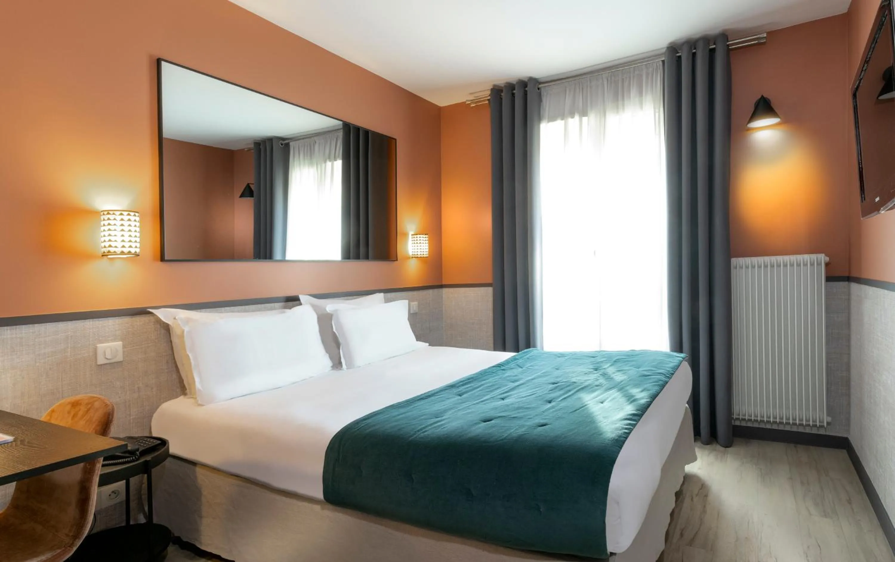 Photo of the whole room, Bed in Hôtel Marais de Launay