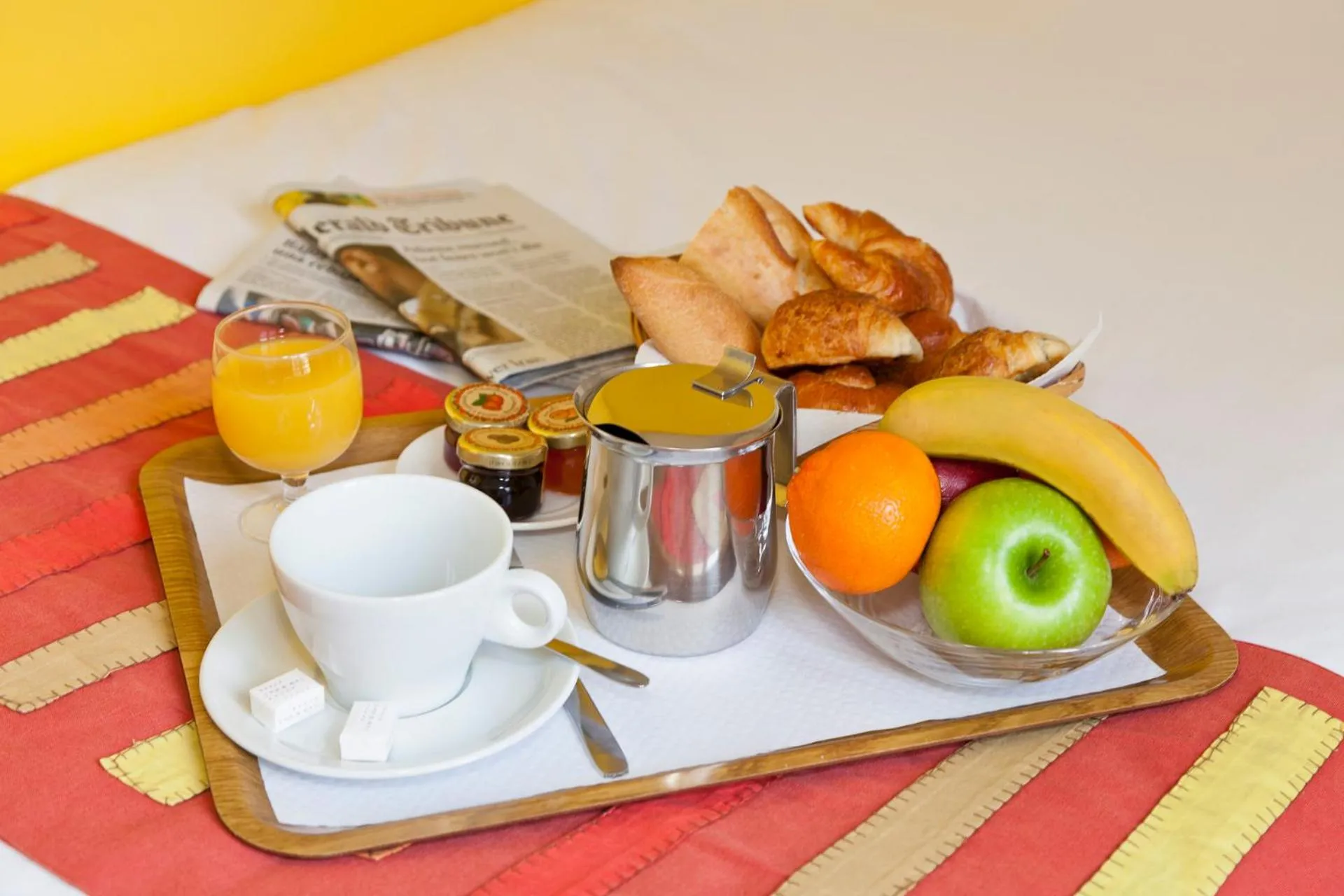 Food and drinks in Hôtel Marais de Launay