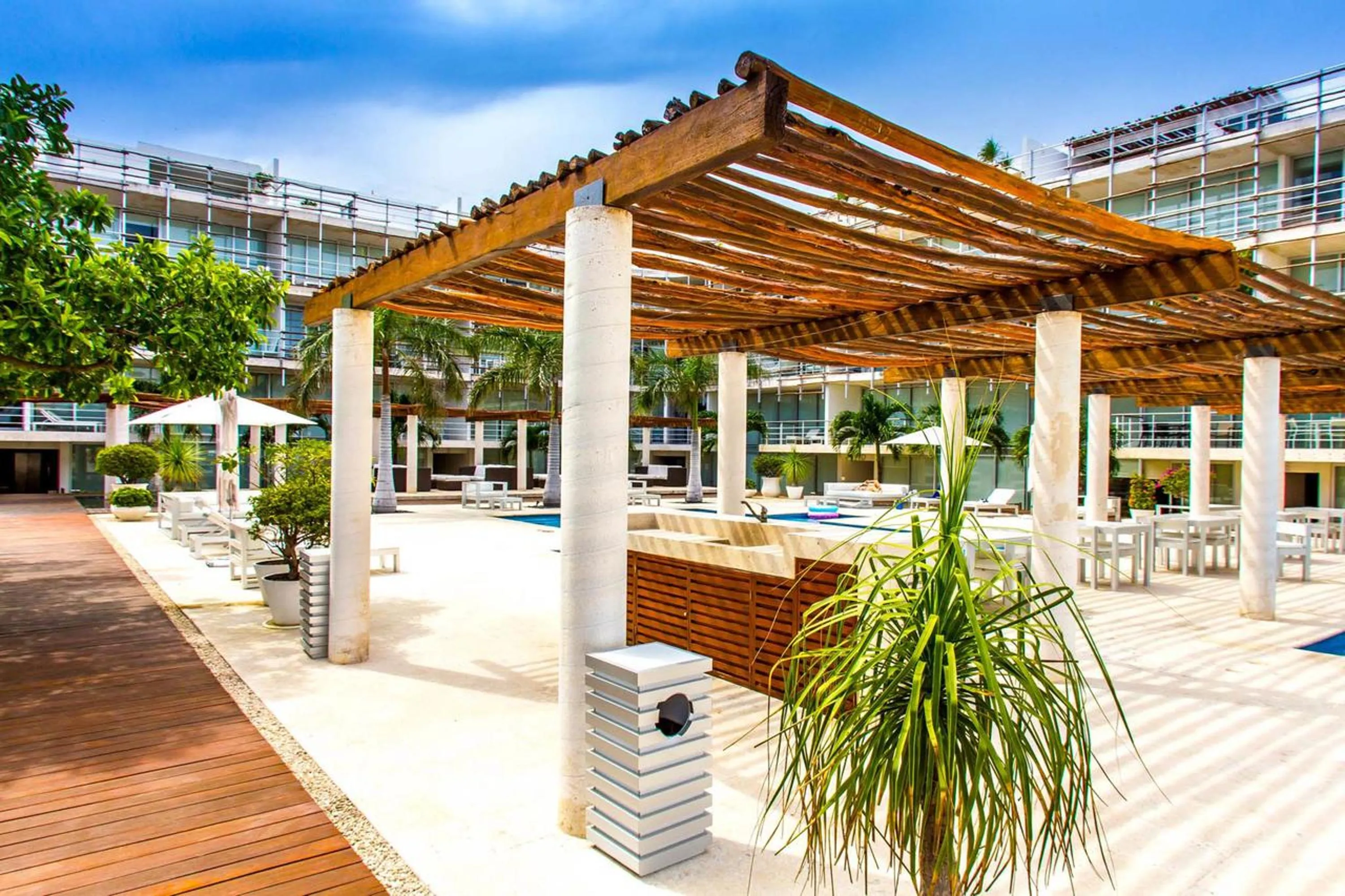 Lounge or bar in Magia Beachside Apartment by BVR