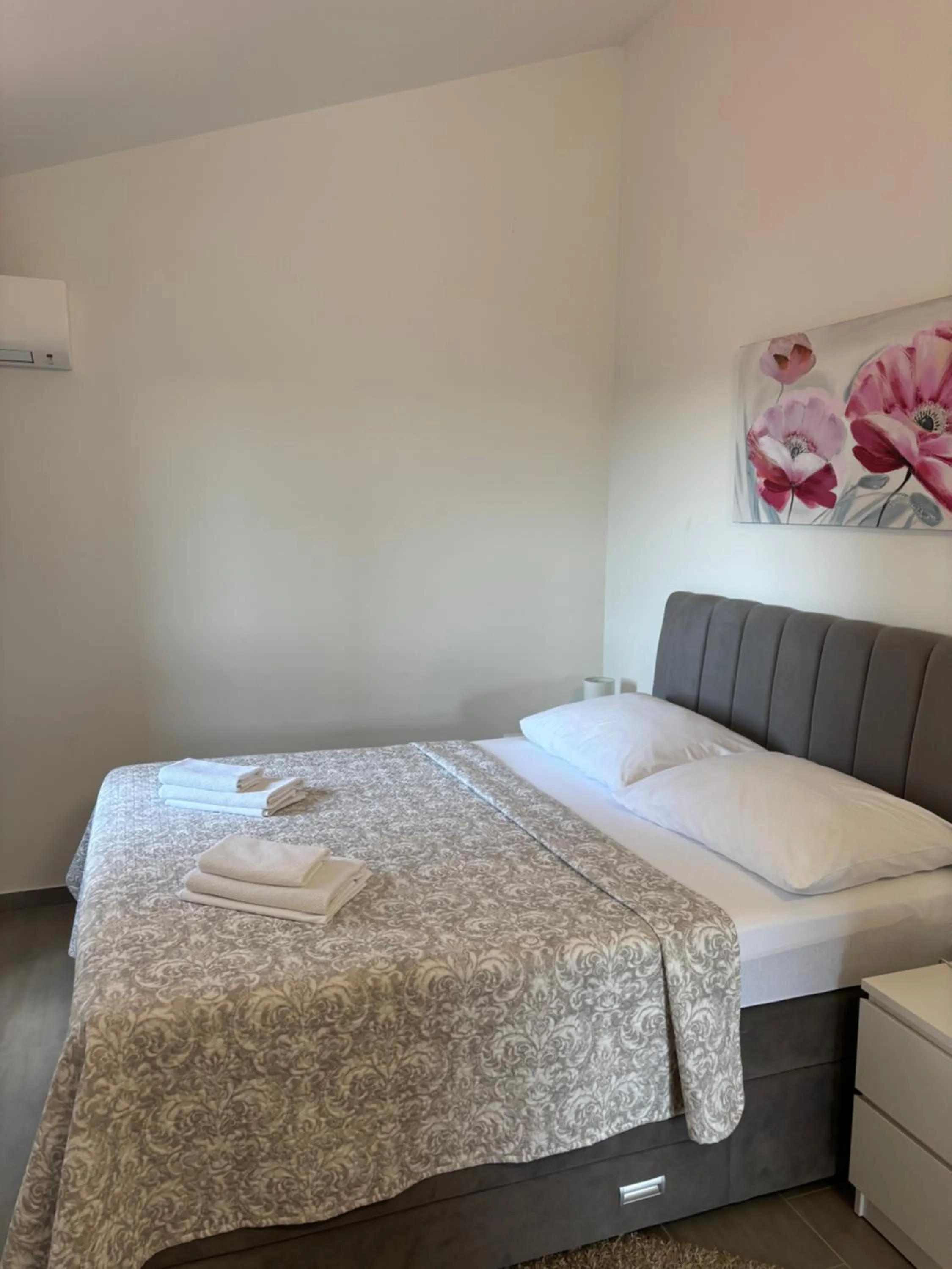 King Room with Sea View in Villa Anna