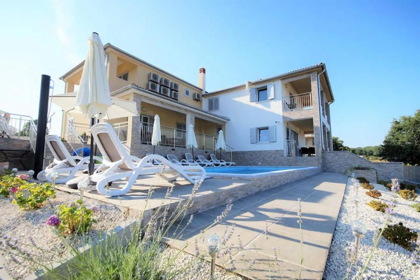 Deluxe Apartment in Villa Anna
