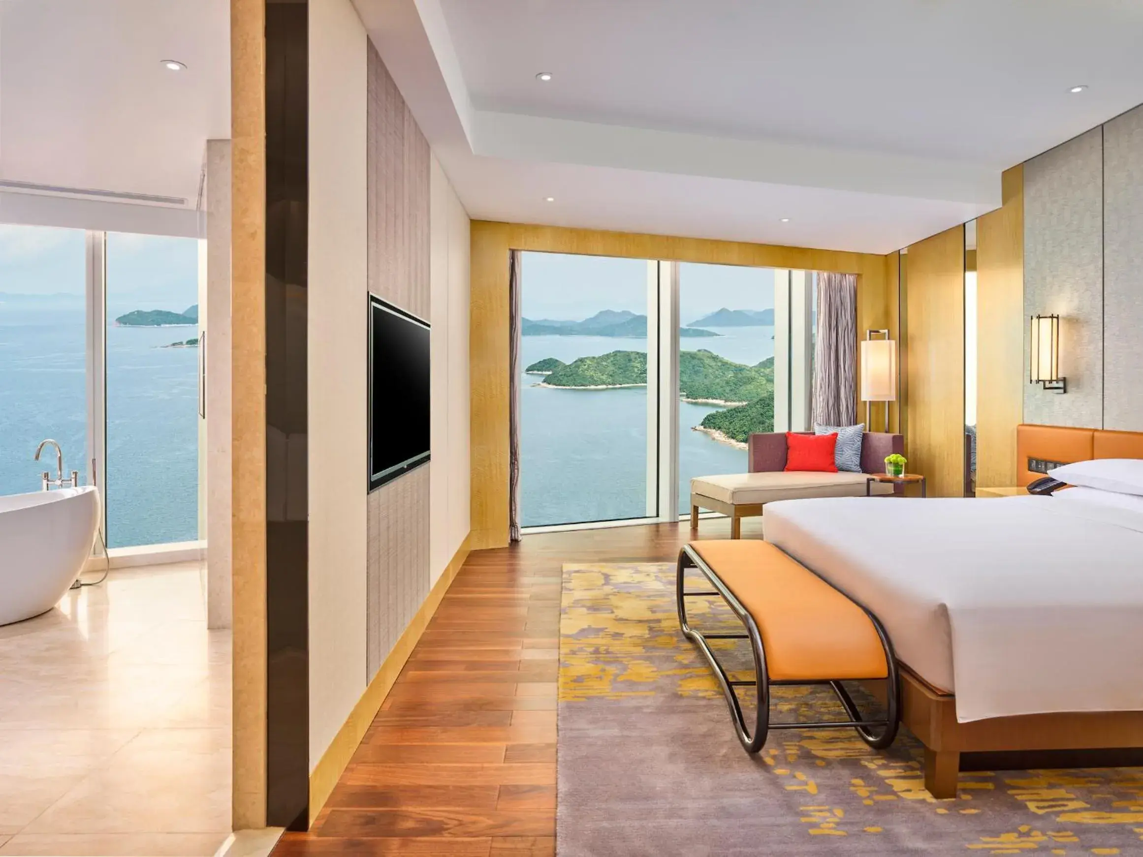Executive King Suite with Ocean View in Hyatt Regency Shenzhen Yantian Executive King Suite with Ocean View in Hyatt Regency Shenzhen Yantian