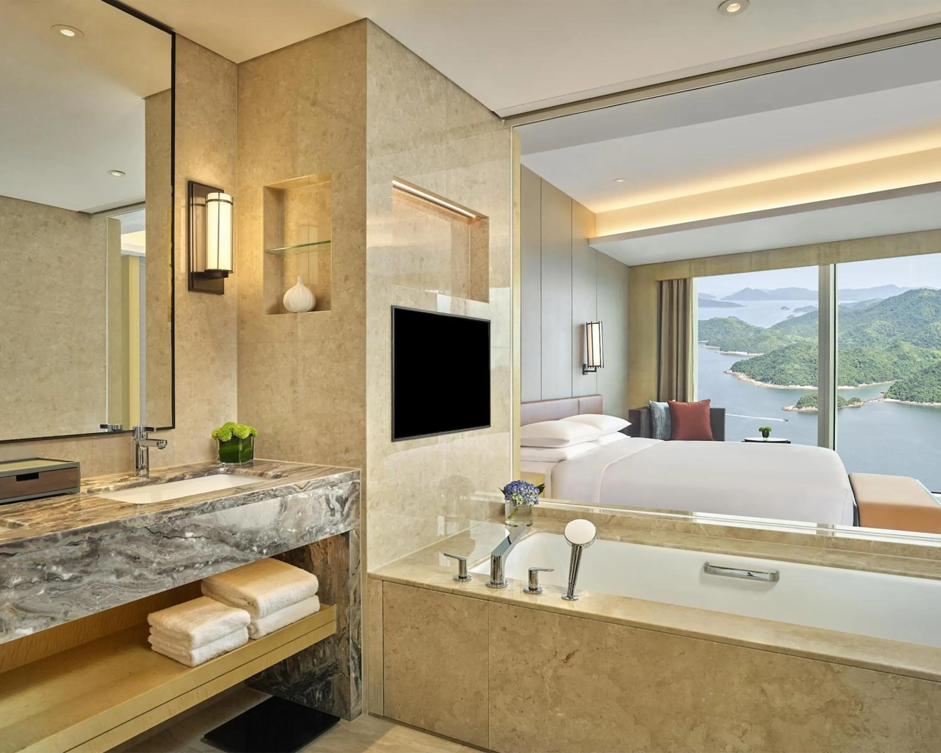 Bathroom in Hyatt Regency Shenzhen Yantian