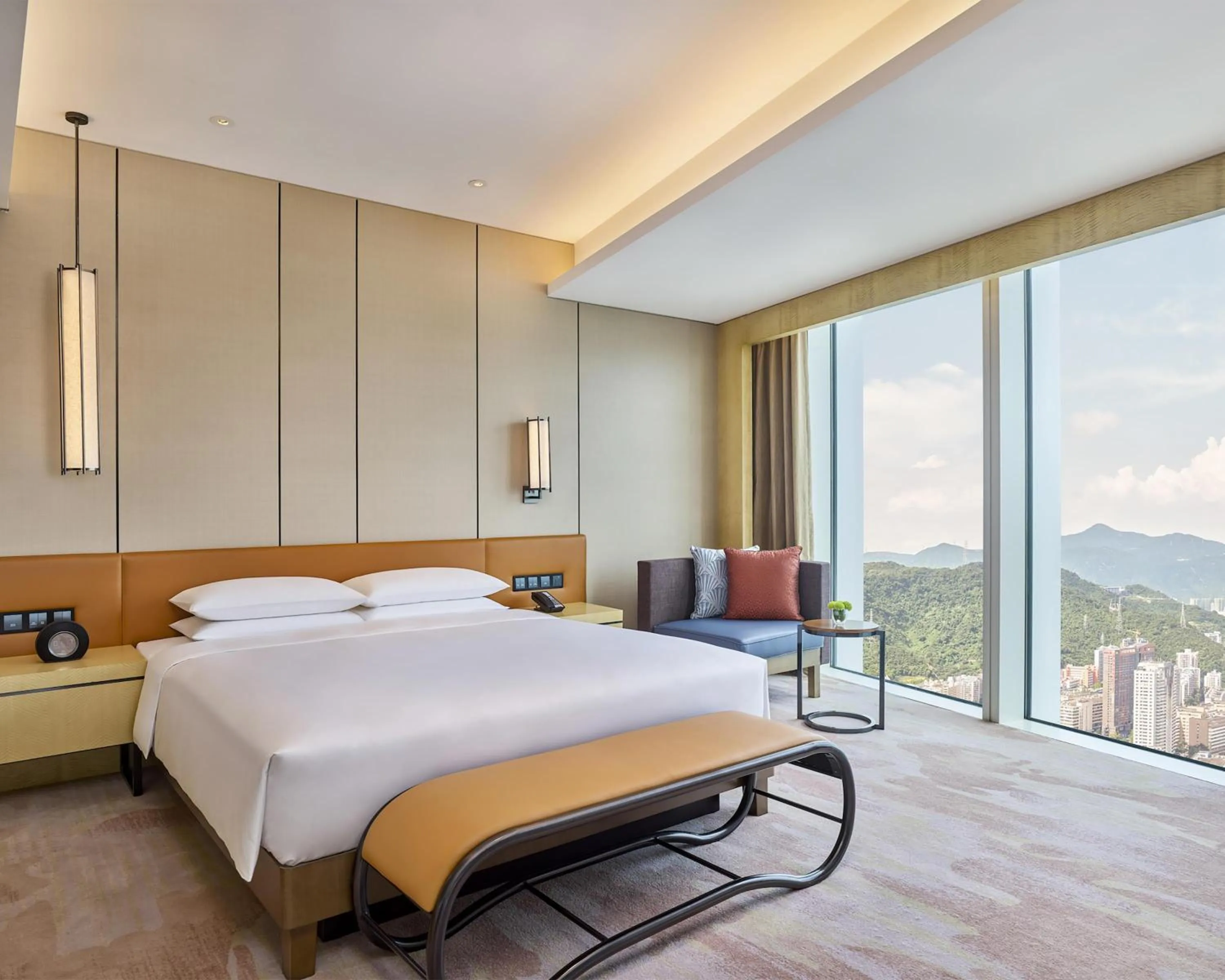 Photo of the whole room, Bed in Hyatt Regency Shenzhen Yantian