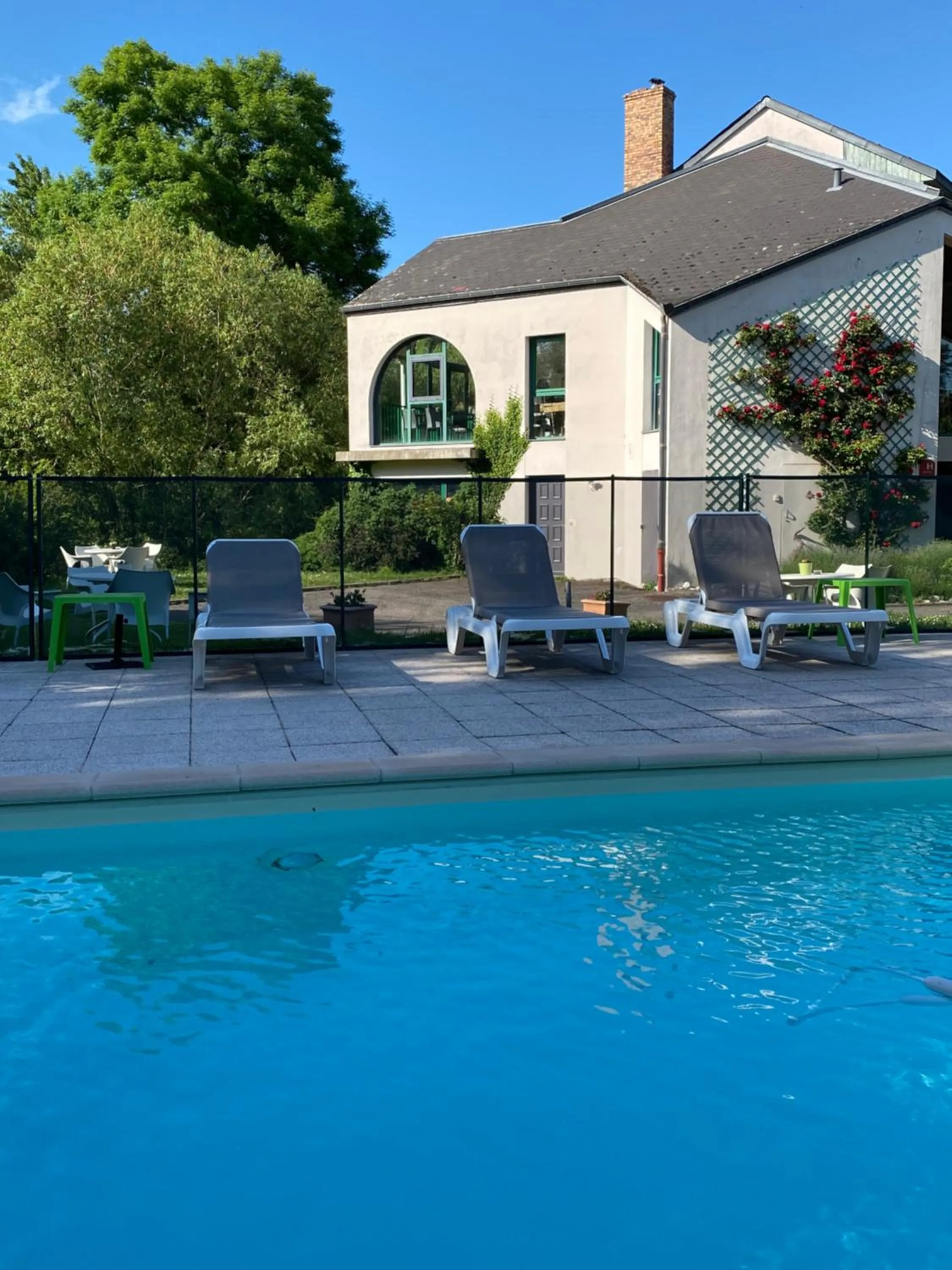 Swimming pool in Golf Hotel Colvert - Room Service Disponible