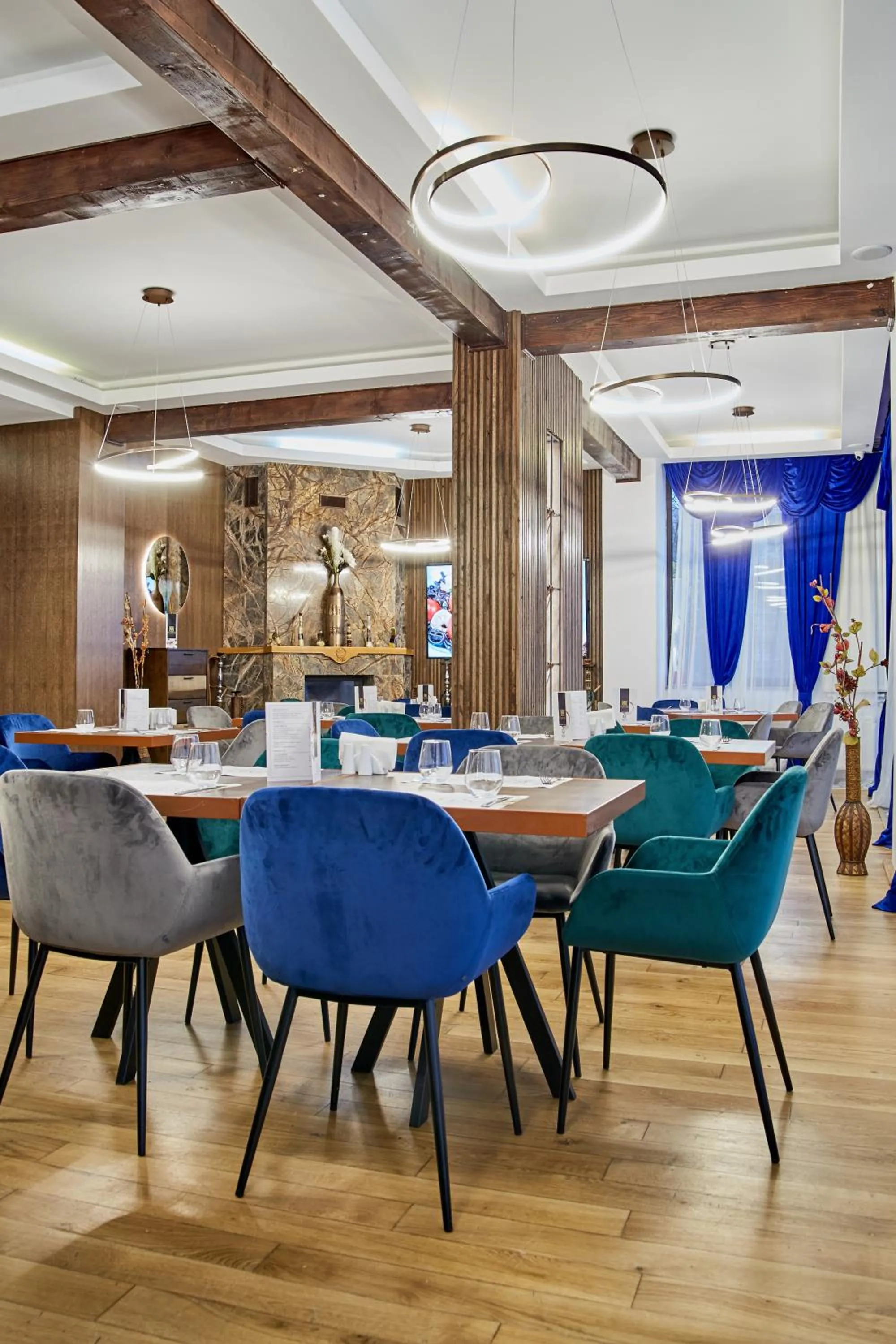 Restaurant/places to eat in Kayus