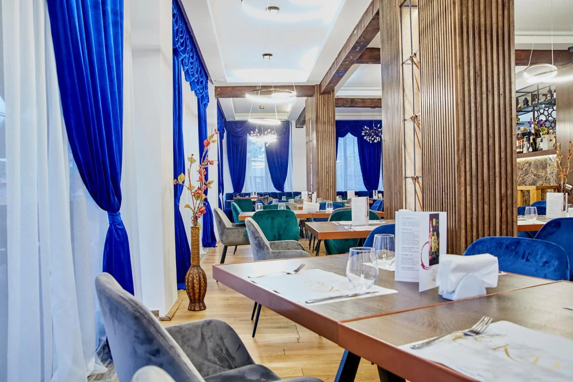 Restaurant/places to eat in Kayus