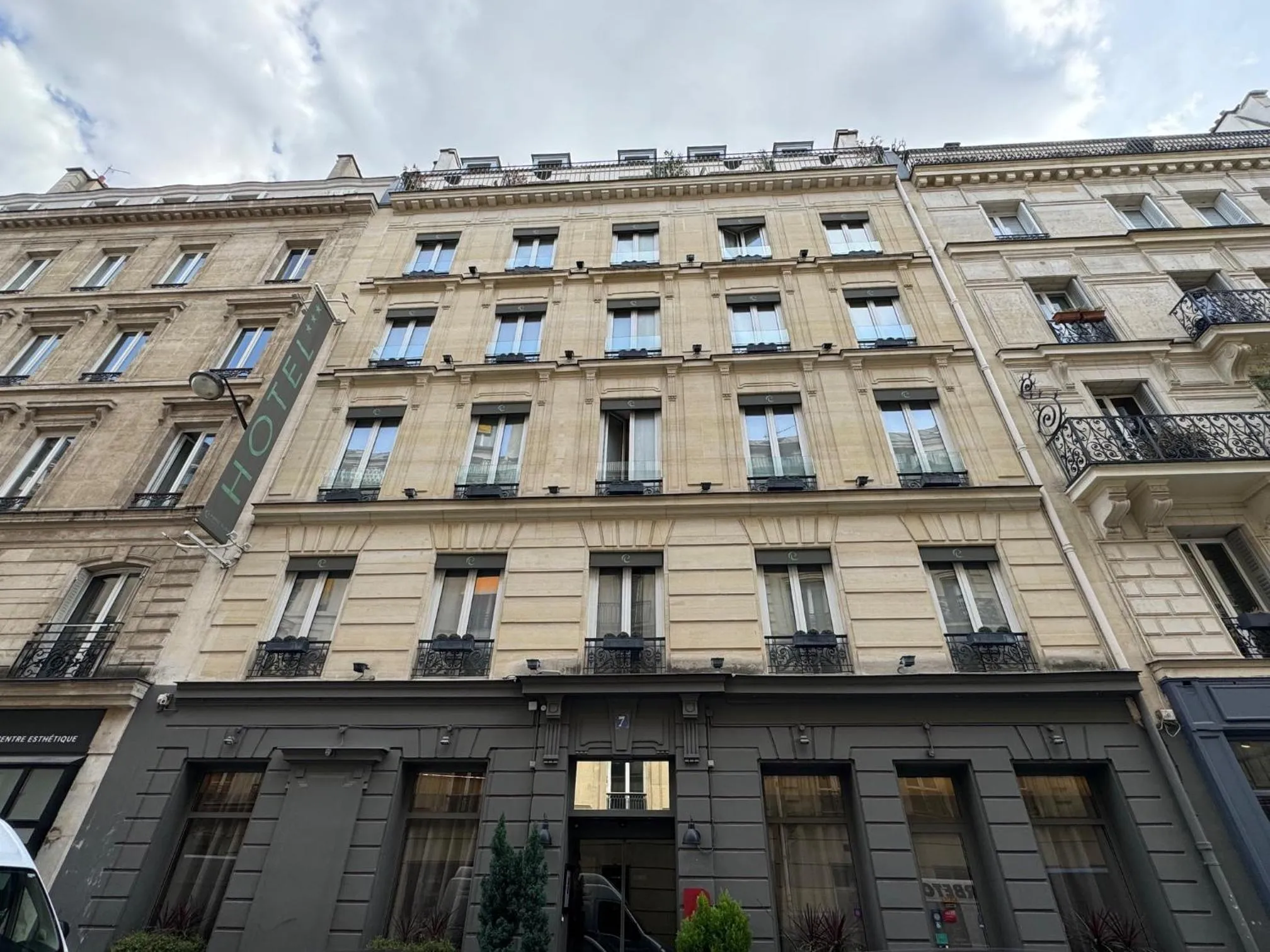 Property building in Hôtel Elixir