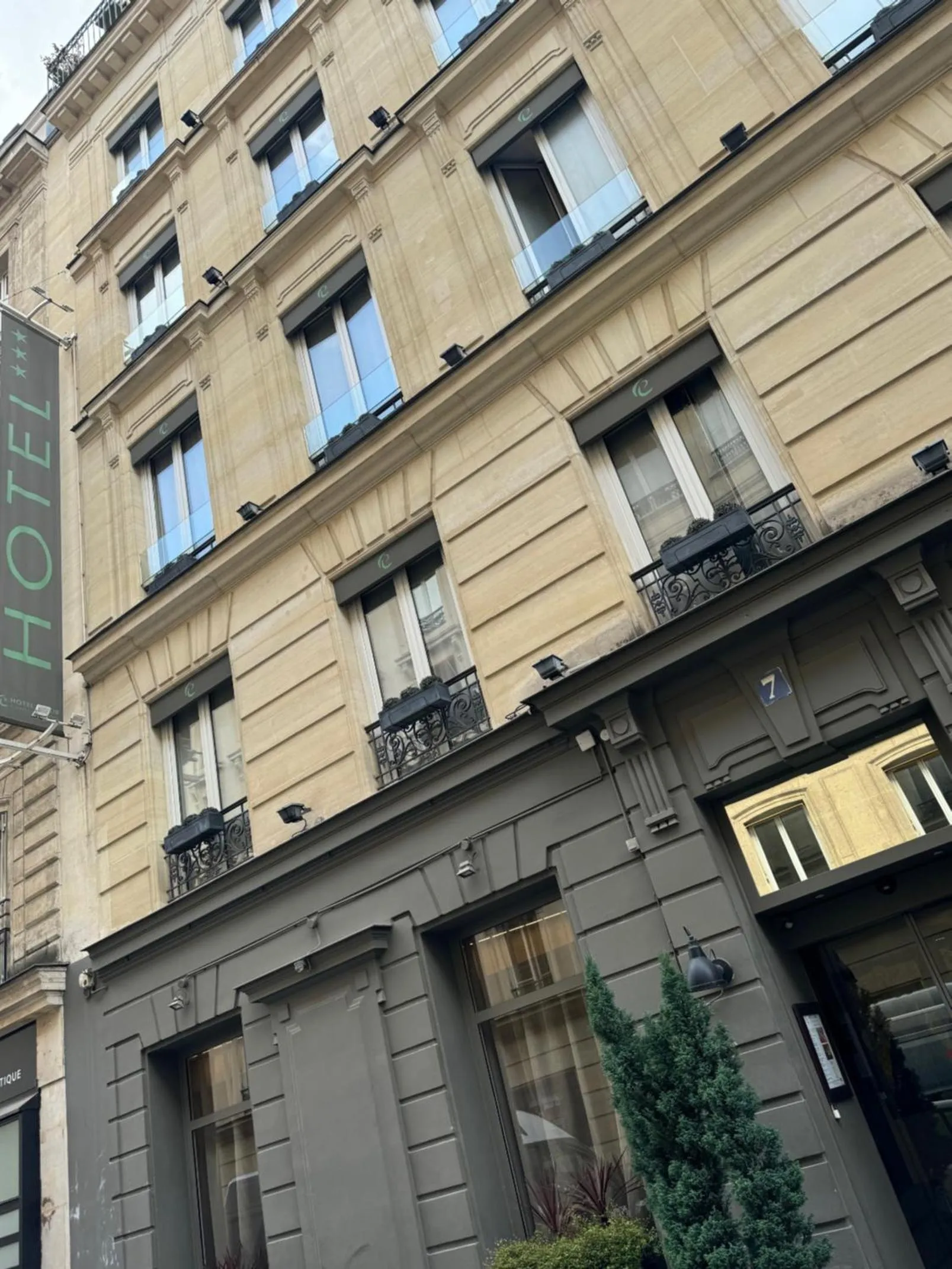 Property building in Hôtel Elixir