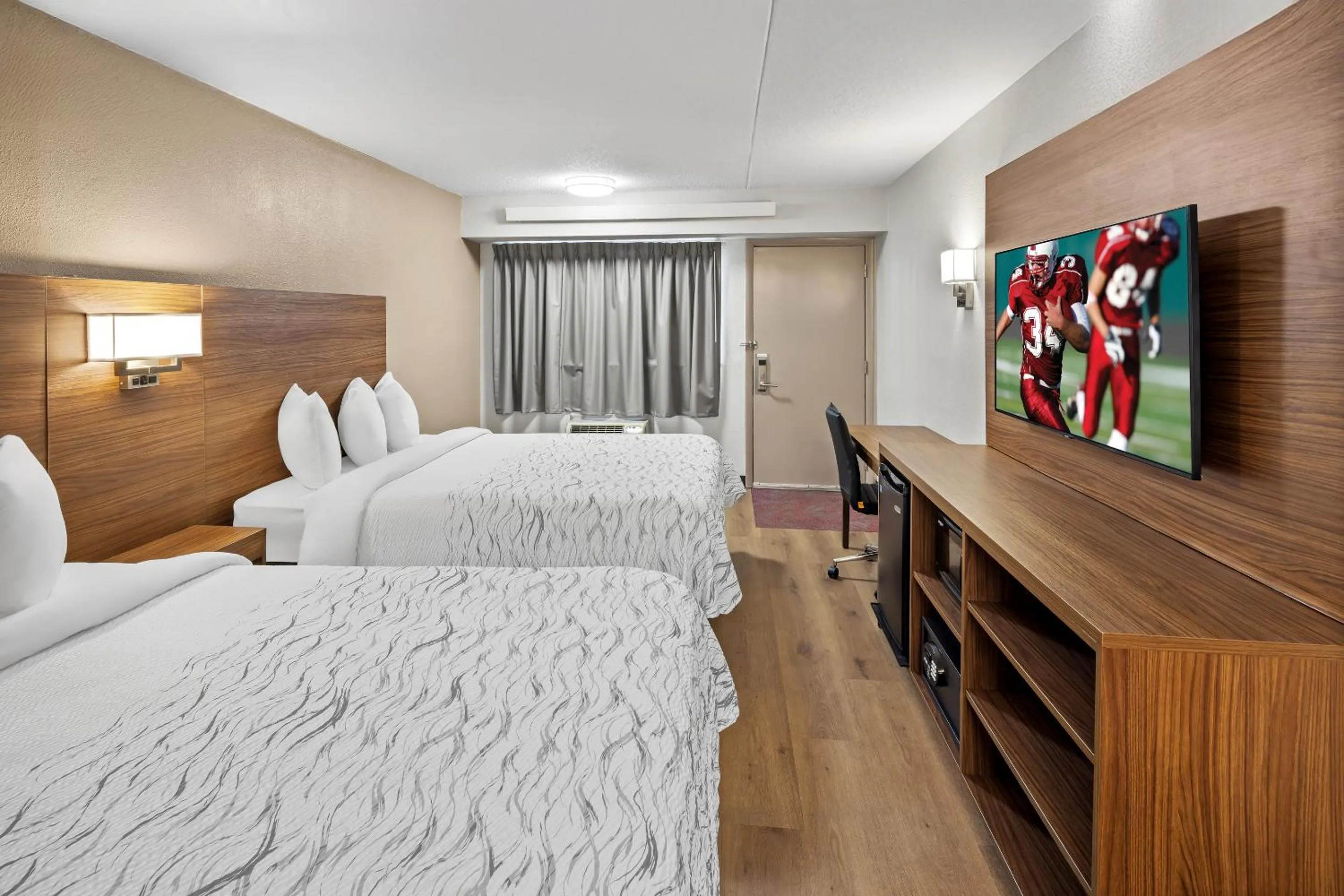 Photo of the whole room, Bed in Red Roof Inn PLUS+ Columbus-Ohio State University OSU