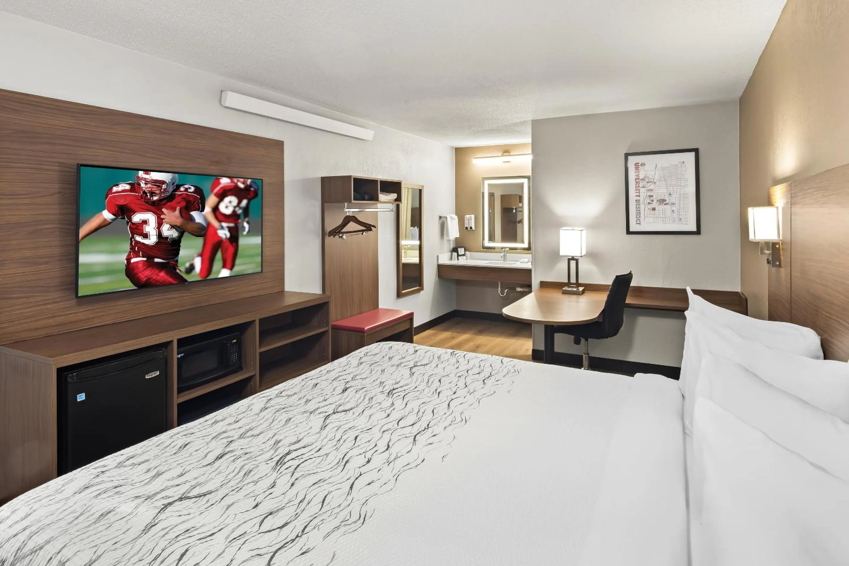 Photo of the whole room, Bed in Red Roof Inn PLUS+ Columbus-Ohio State University OSU