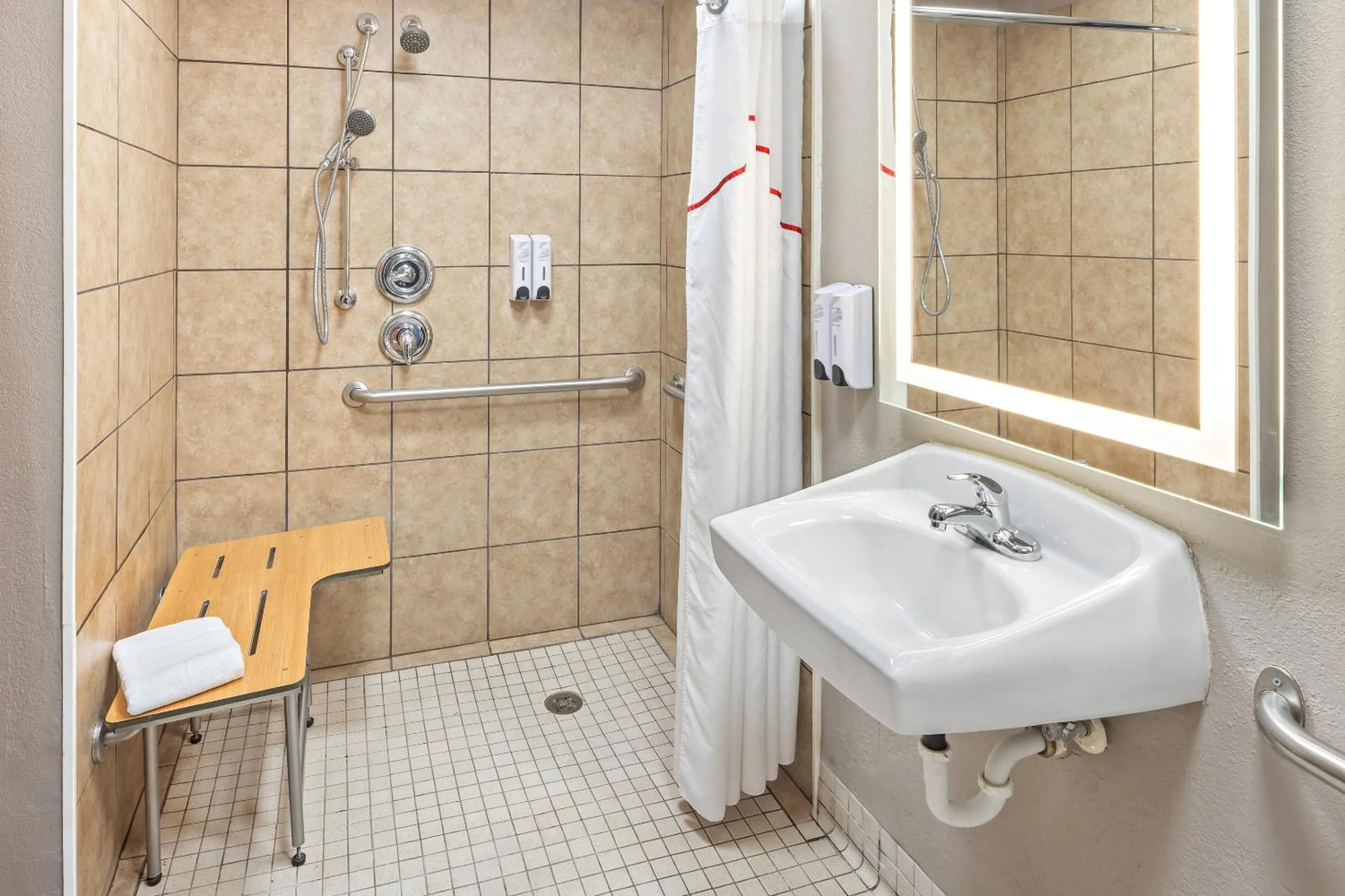 Bathroom in Red Roof Inn PLUS+ Columbus-Ohio State University OSU