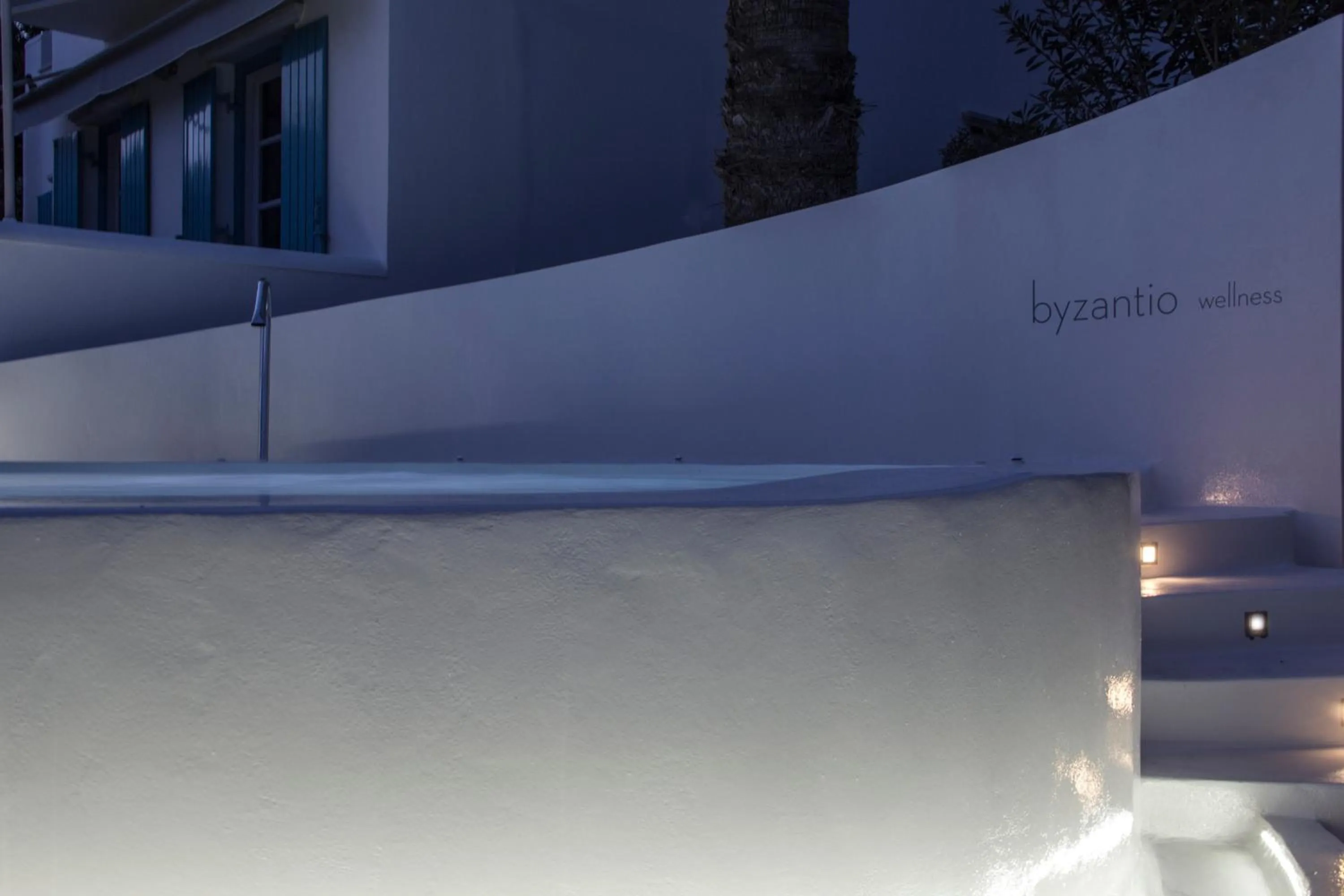 Hot Tub in Byzantio Beach Suites & Wellness