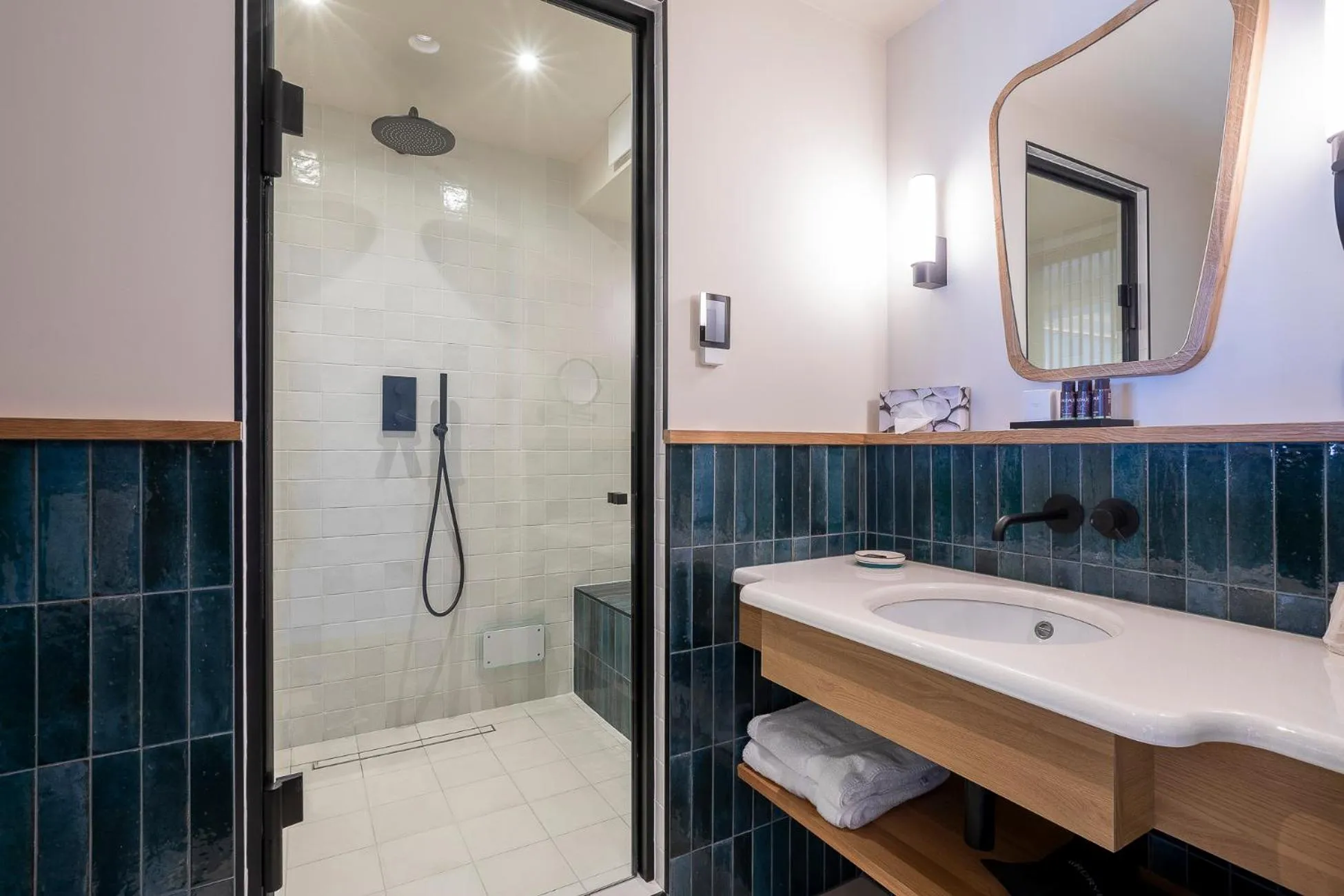 Bathroom in Hôtel Le Café de Paris