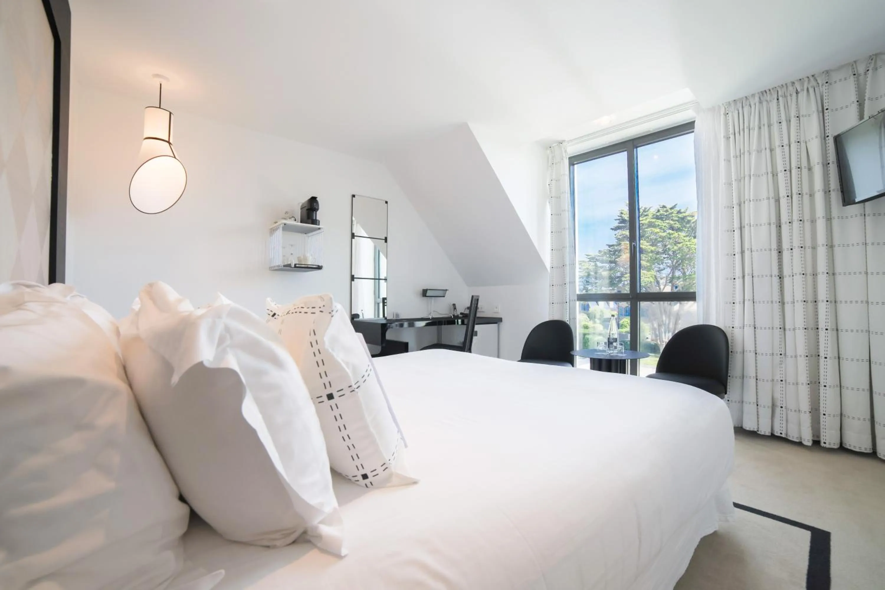 Photo of the whole room, Bed in L'Agapa Hôtel - Spa Codage