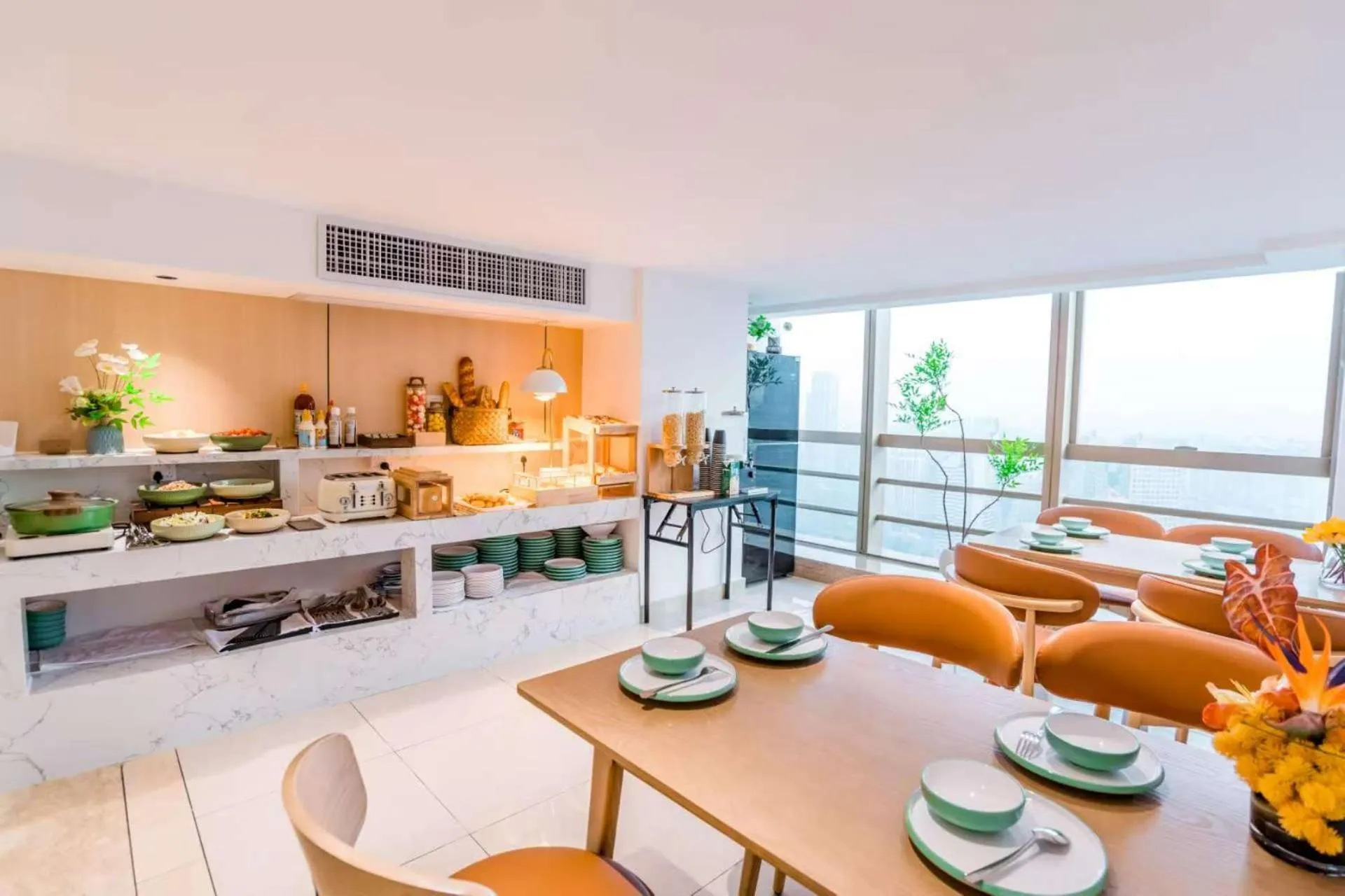 Restaurant/places to eat in WAIFIDEN Guangzhou Grand View Golden Palace Apartment