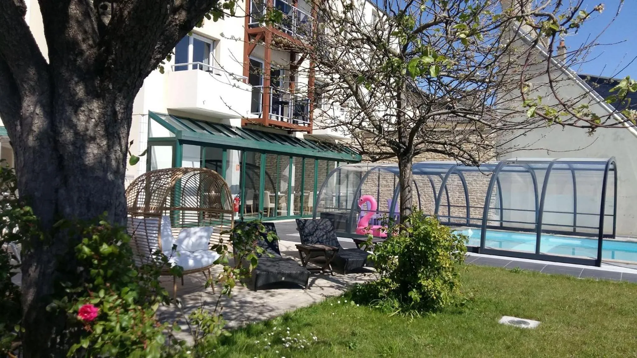 Patio in Hotel des Thermes et du Casino