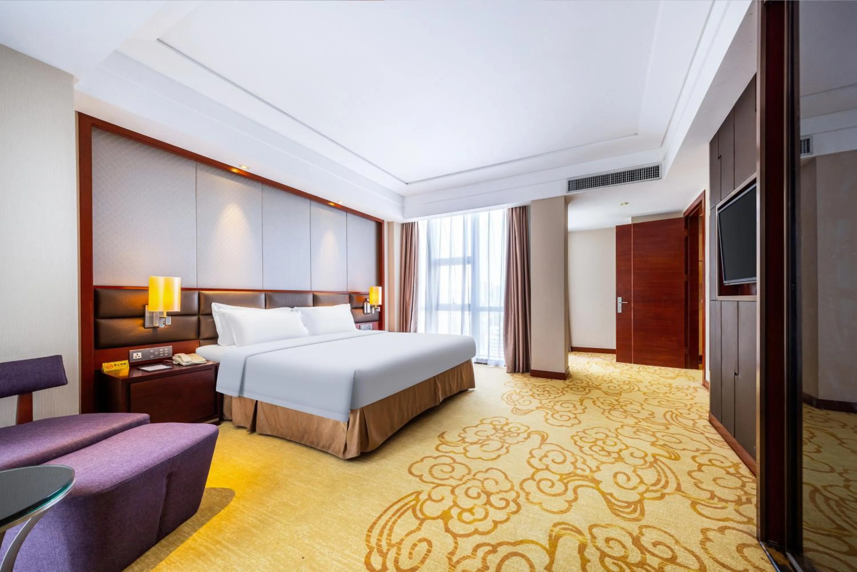 Bed in Shenzhen Avant-Garde Hotel