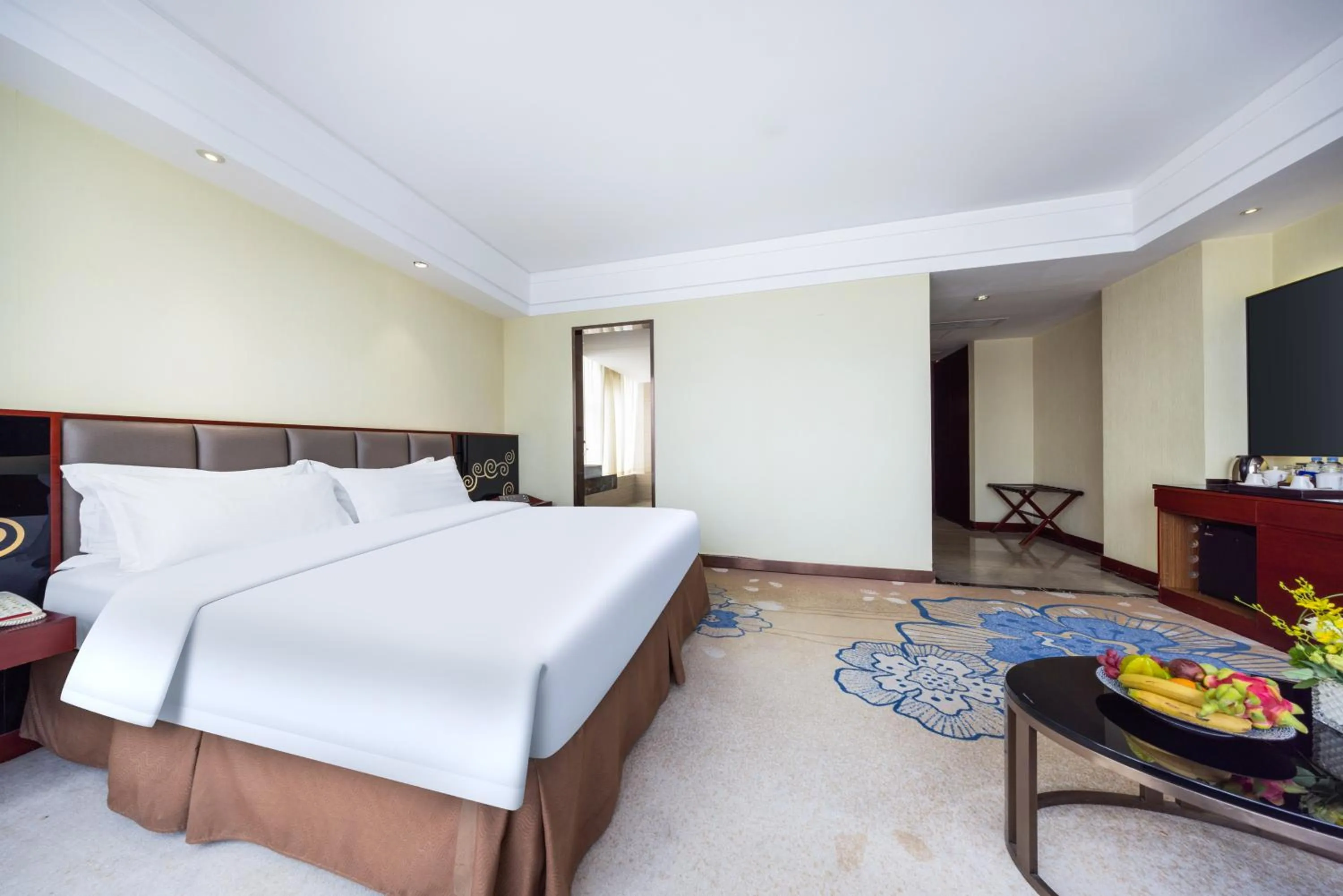 Bed in Shenzhen Avant-Garde Hotel