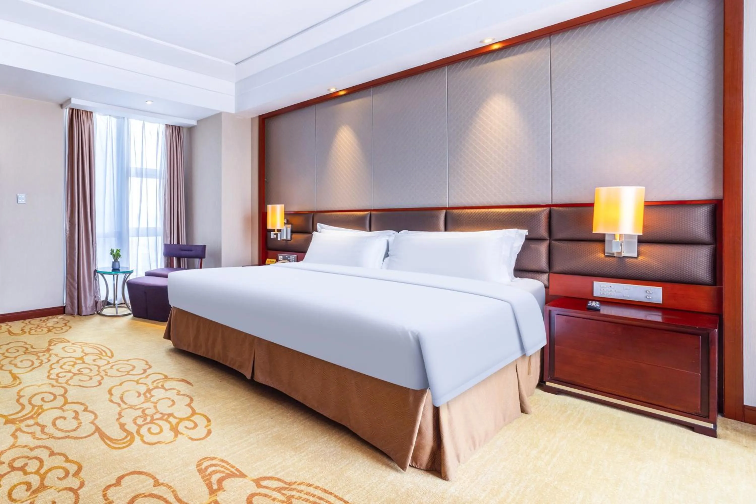 Bed in Shenzhen Avant-Garde Hotel