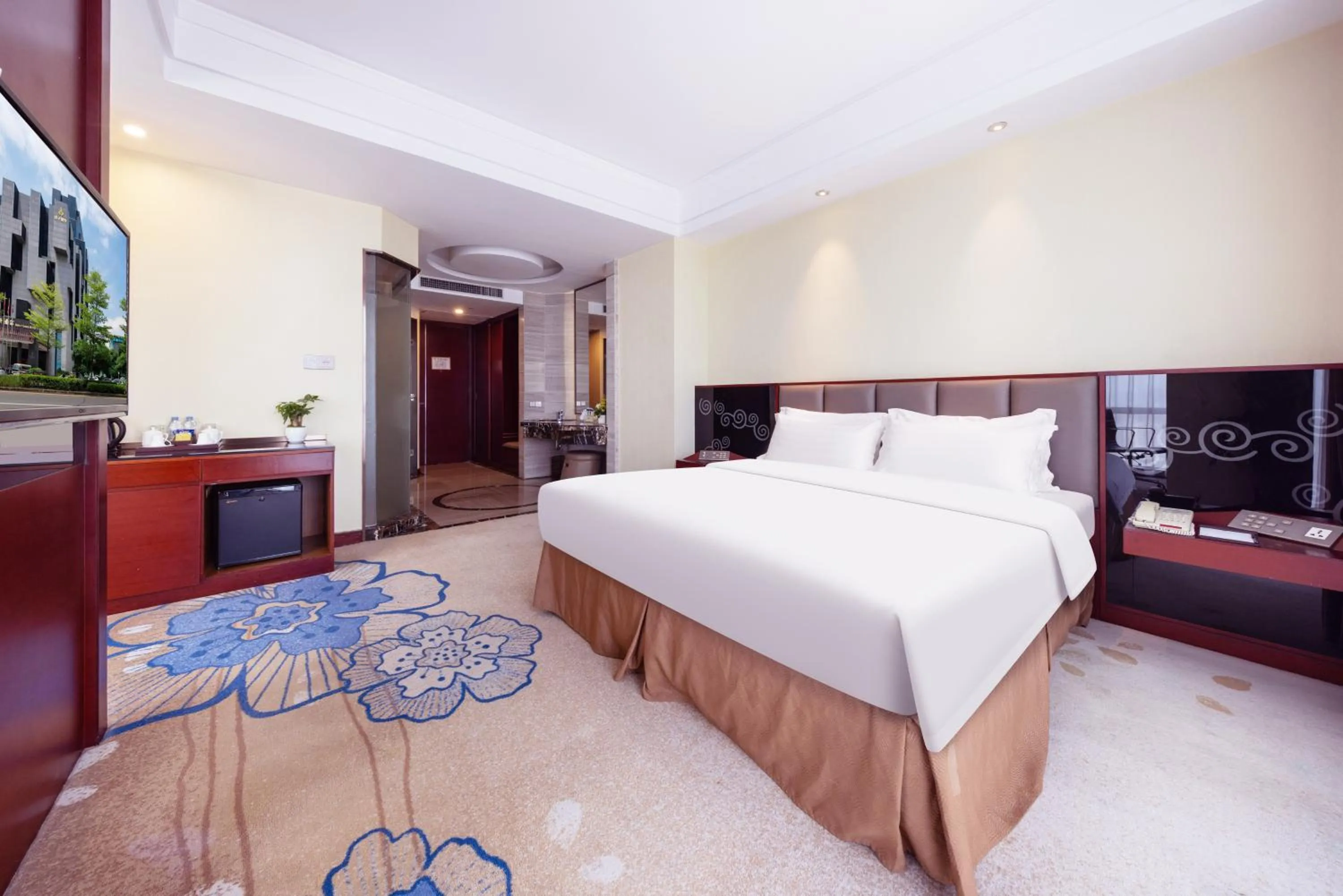 Bed in Shenzhen Avant-Garde Hotel