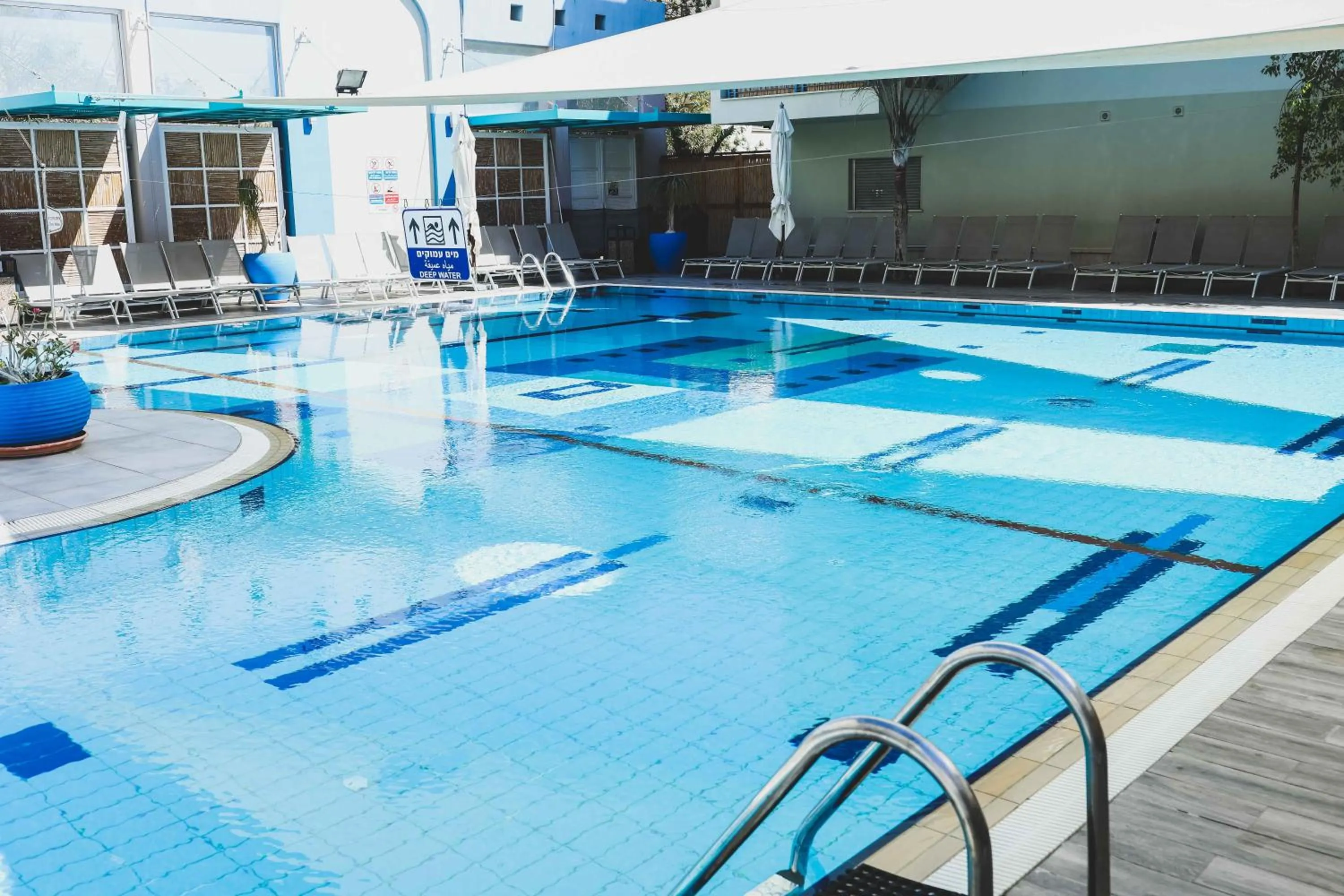 Swimming pool in Almogim Suites Eilat Hotel