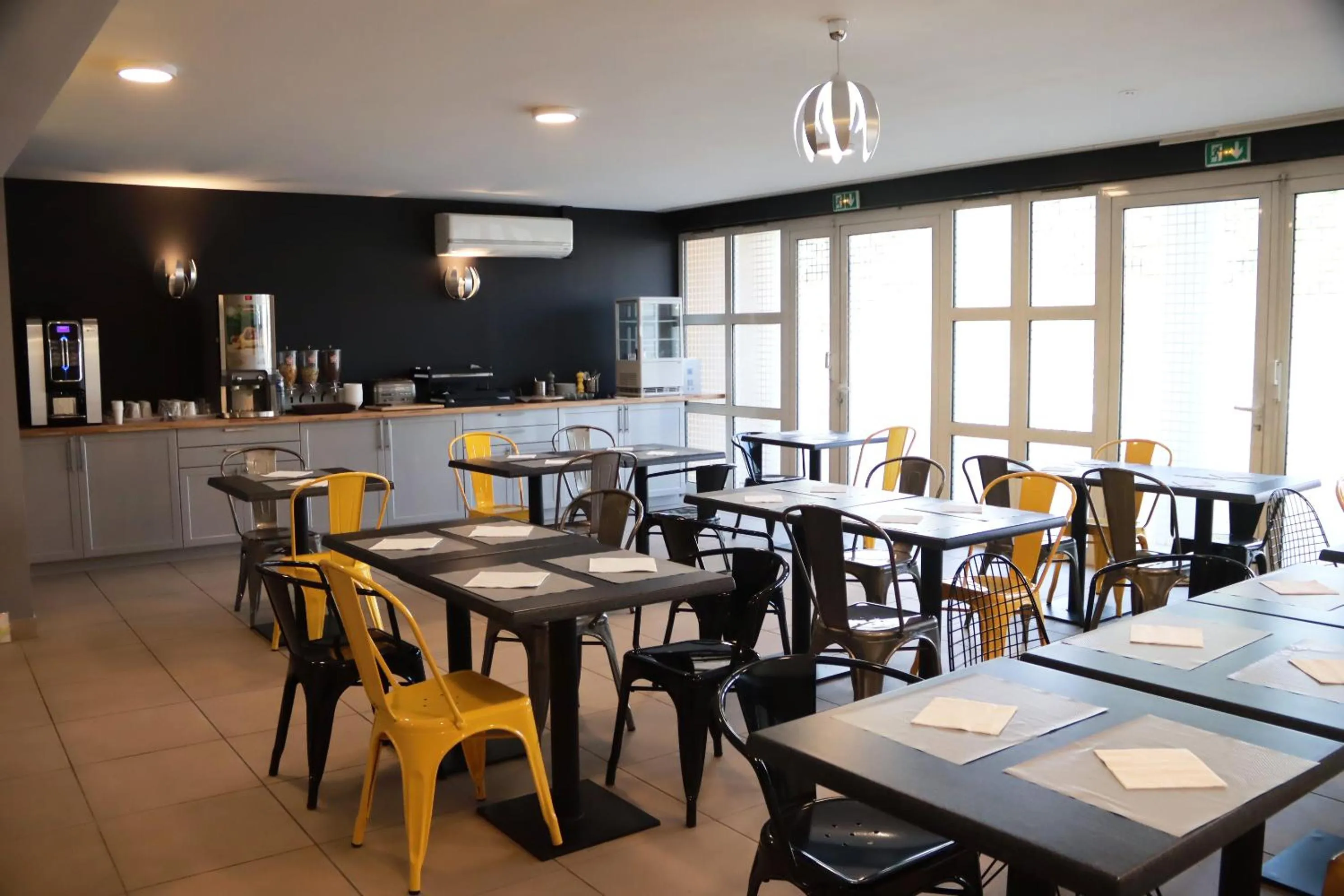 Continental breakfast in Comfort Aparthotel Six-Fours