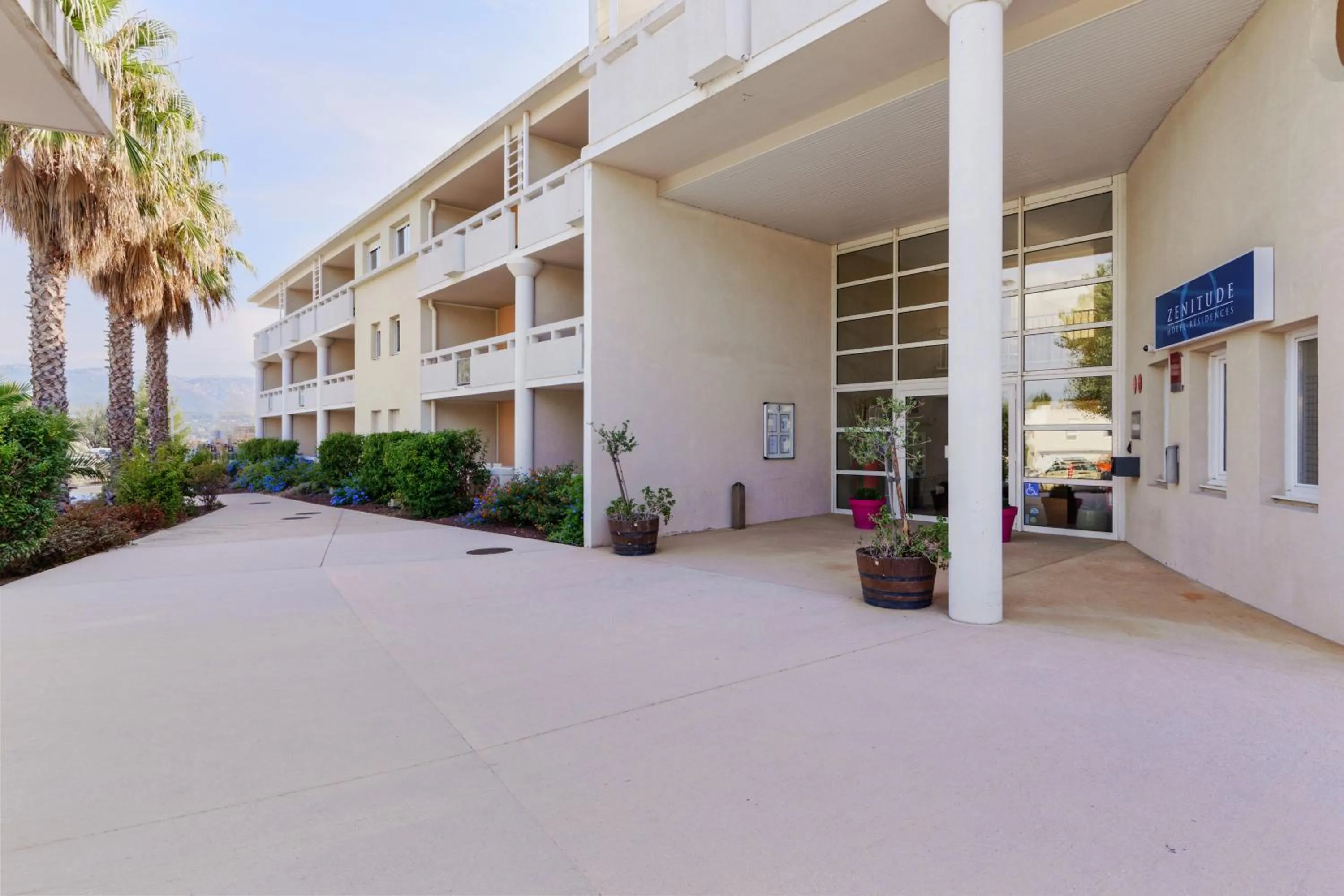 Property building in Comfort Aparthotel Six-Fours