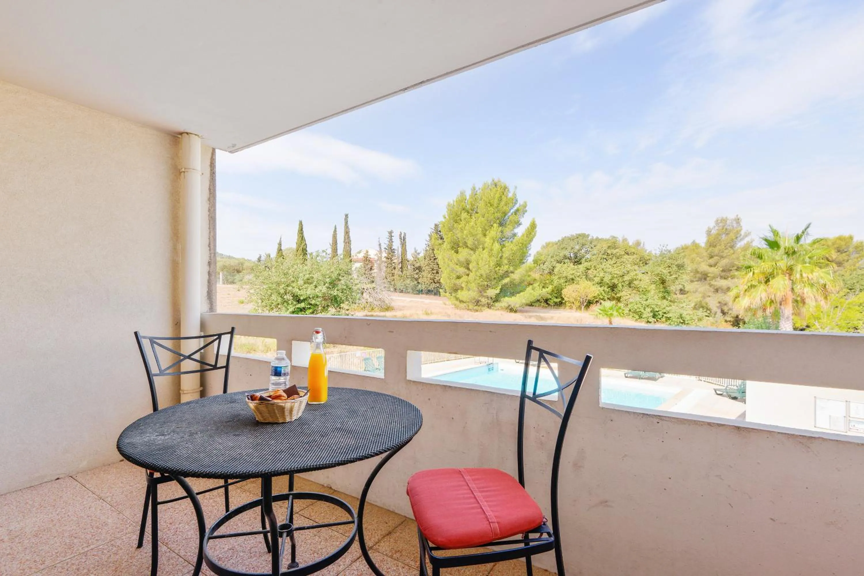 Patio in Comfort Aparthotel Six-Fours