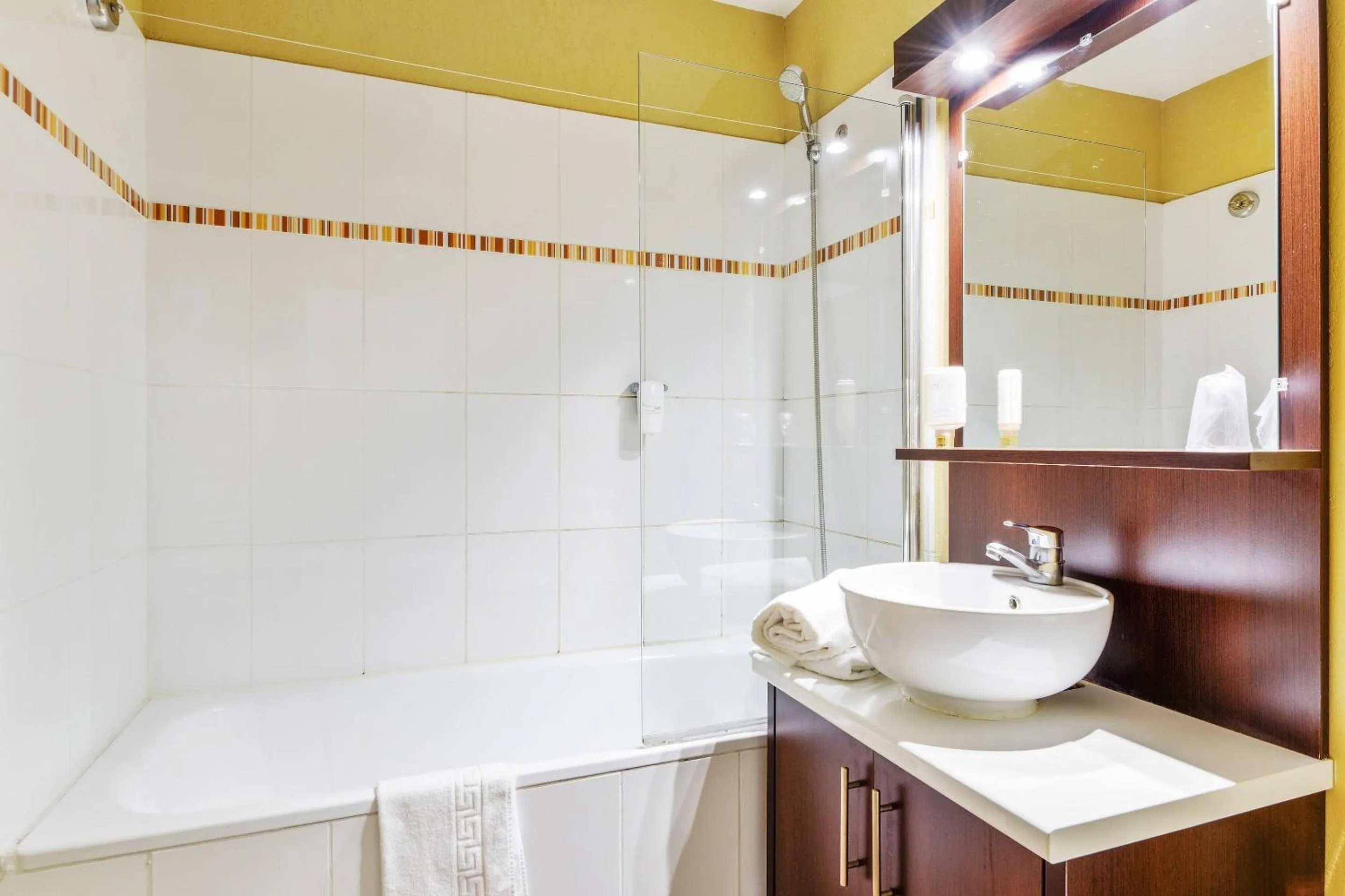 Bedroom in Comfort Aparthotel Six-Fours