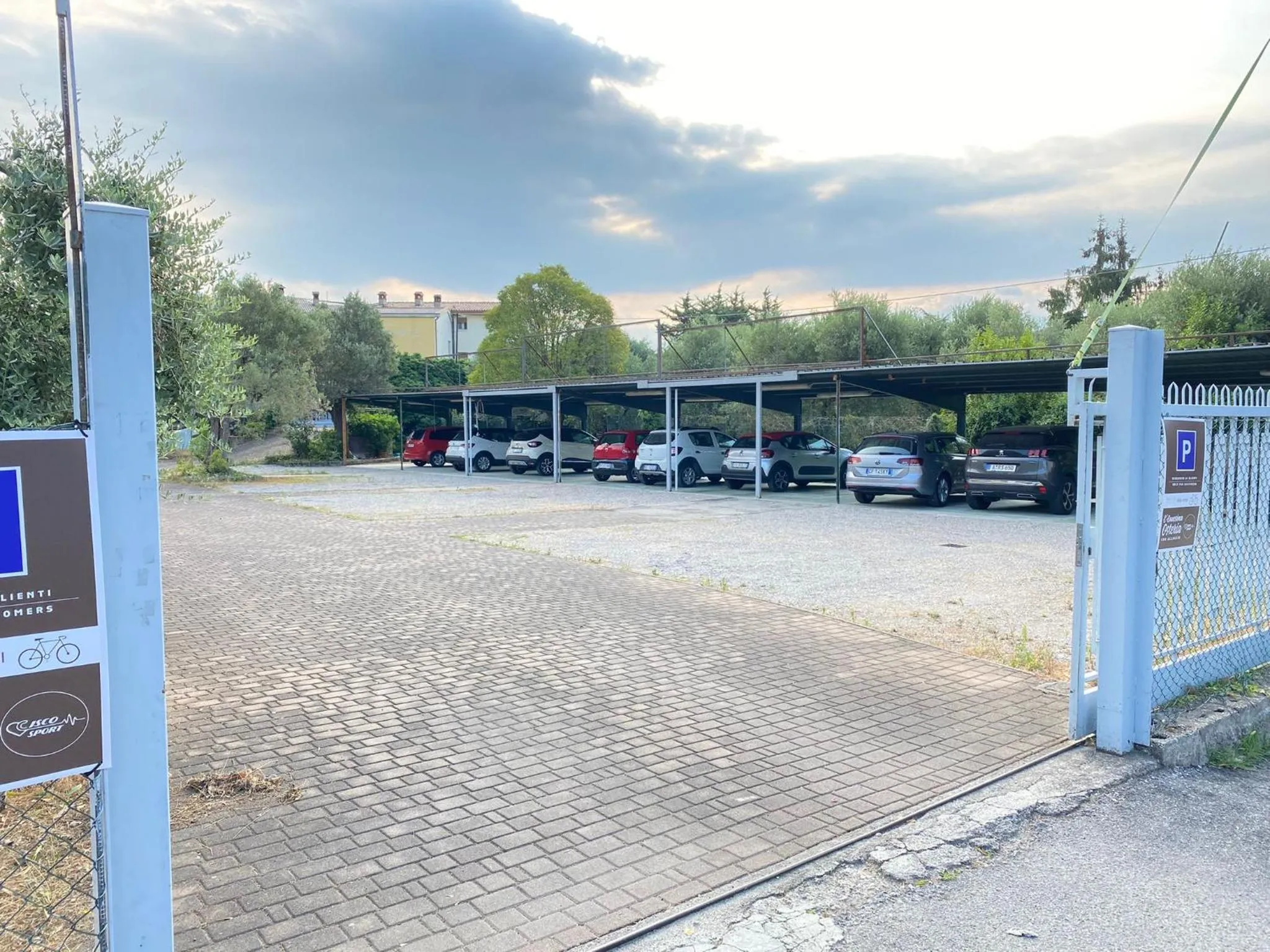 Parking in Ennesima Osteria con Alloggio - Bike Hotel