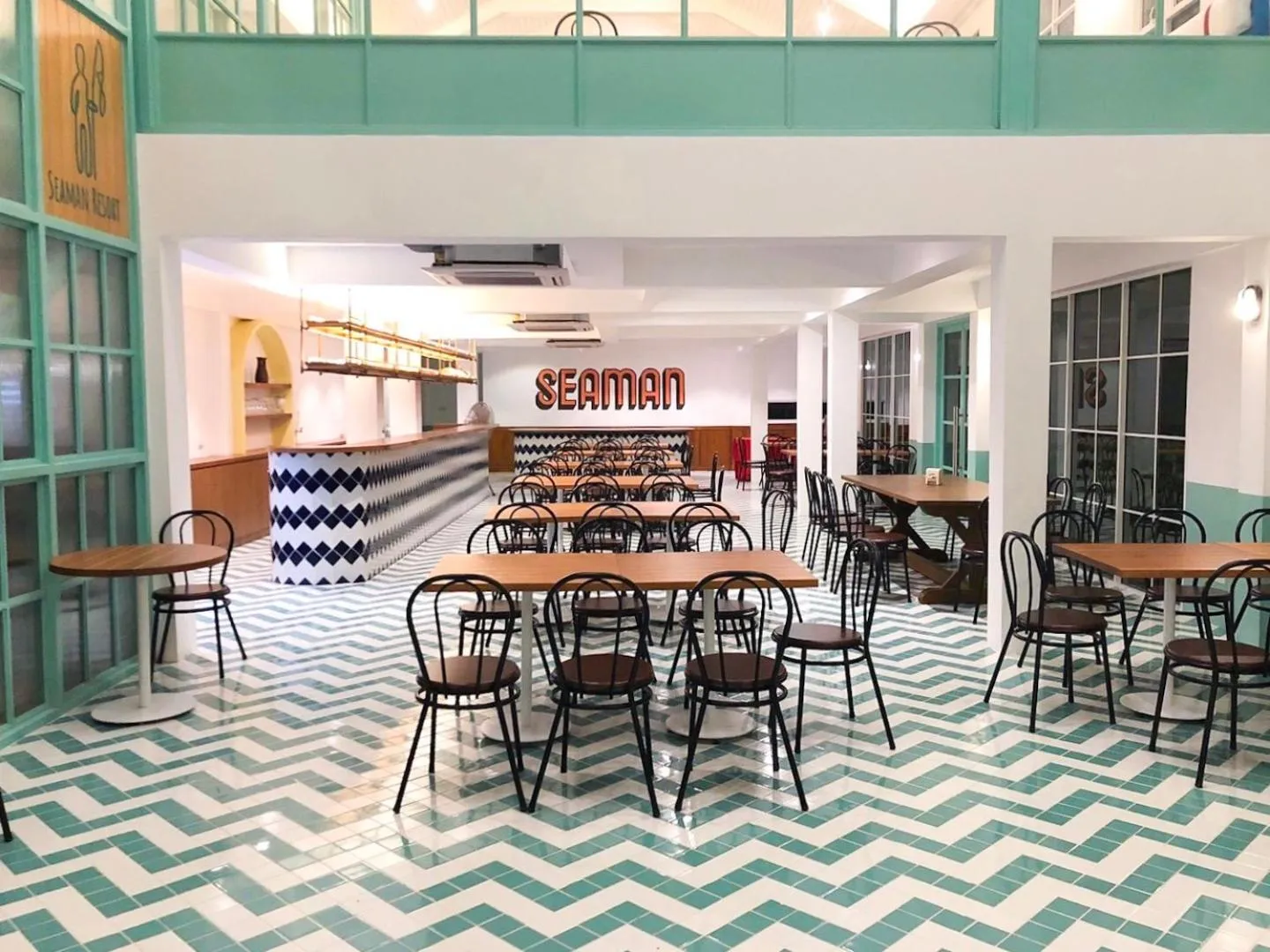 Restaurant/places to eat in Seaman Resort