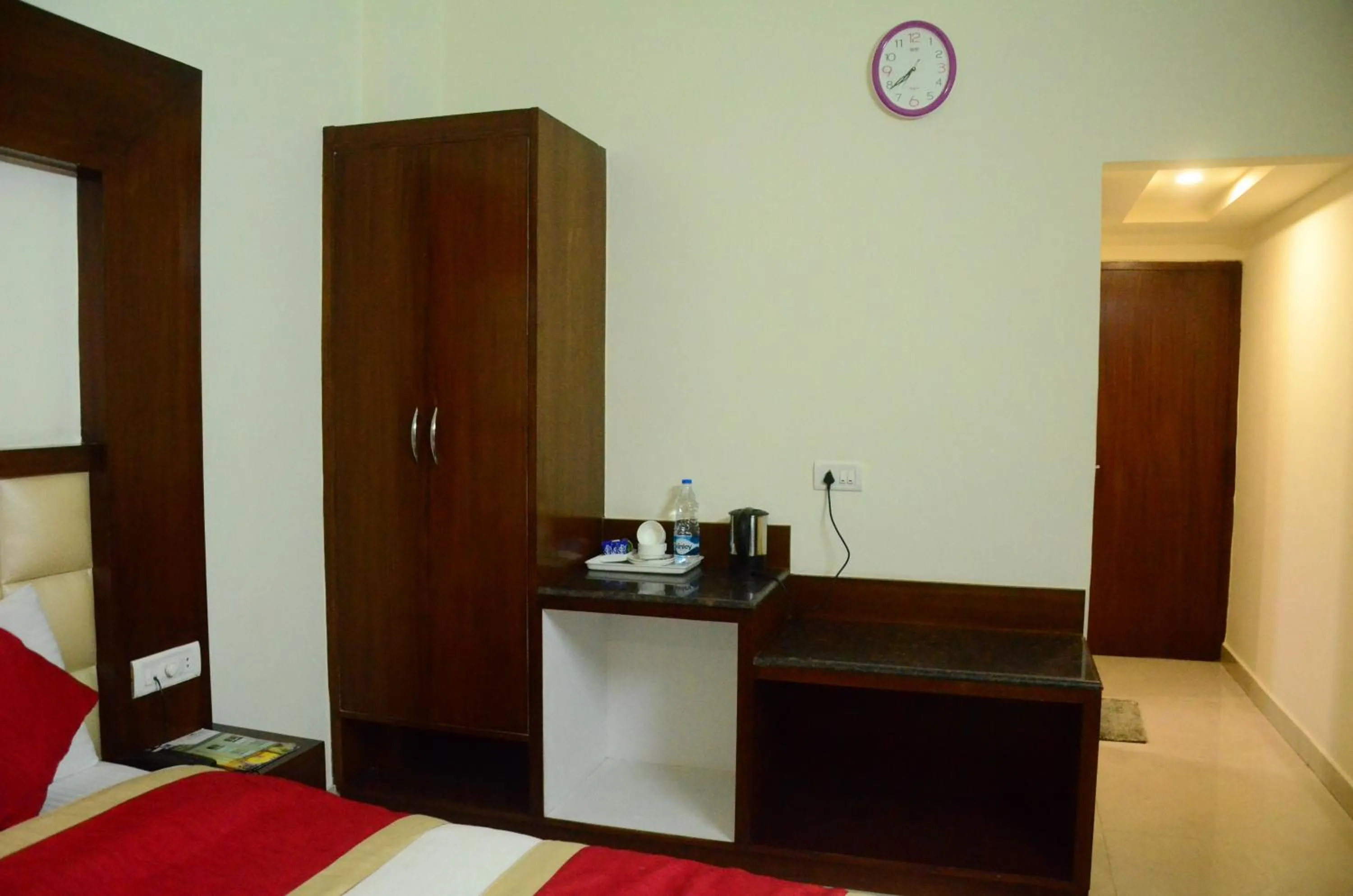 Bed in Hotel Milam Inn