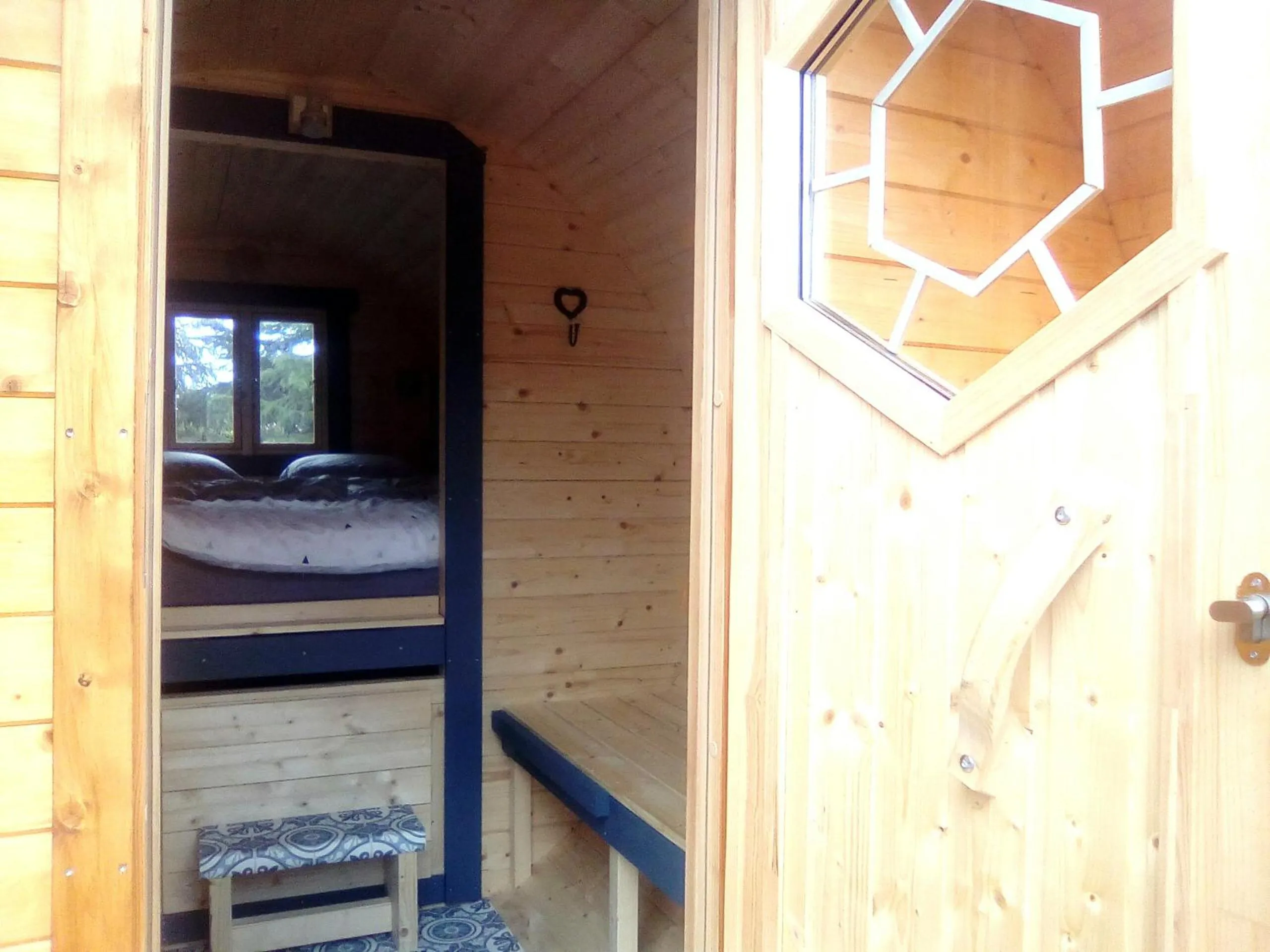 Bed in LES TONNEAUX DE L'EURE LOGEMENT INSOLITE