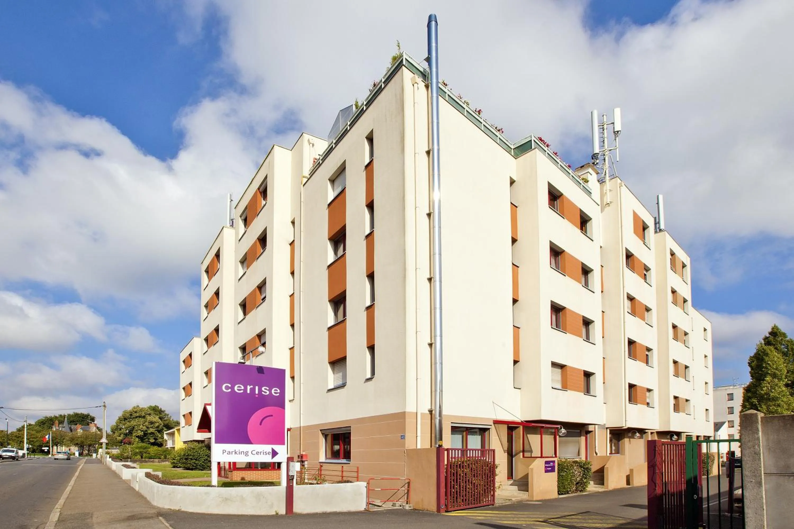 Facade/entrance in Cerise Nantes La Beaujoire