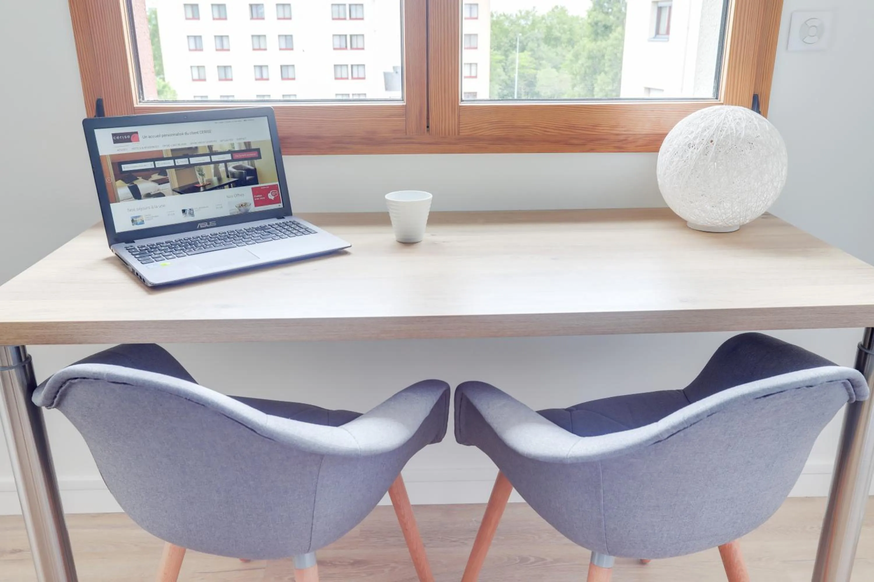 Seating area in Cerise Nantes La Beaujoire