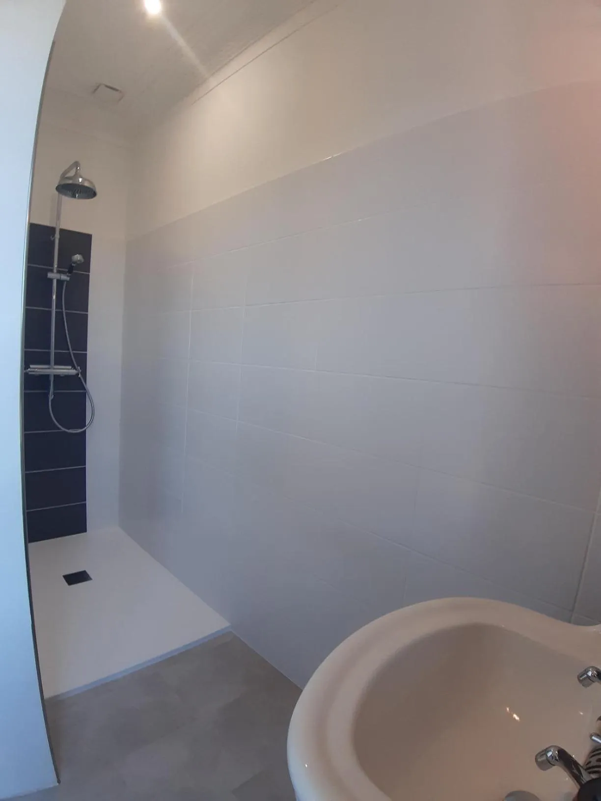 Shower in La Garenne