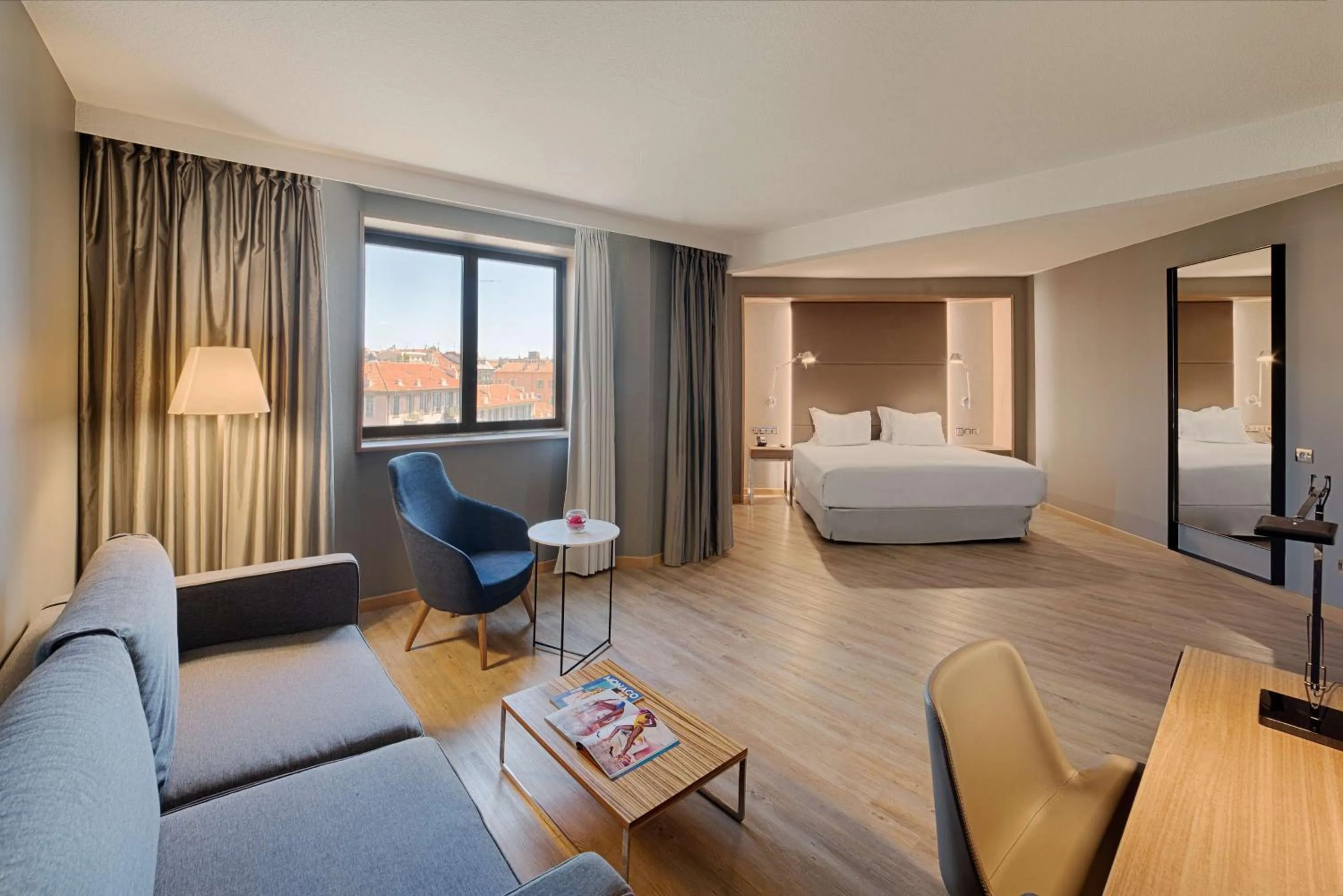 Photo of the whole room, Bed in NH Nice