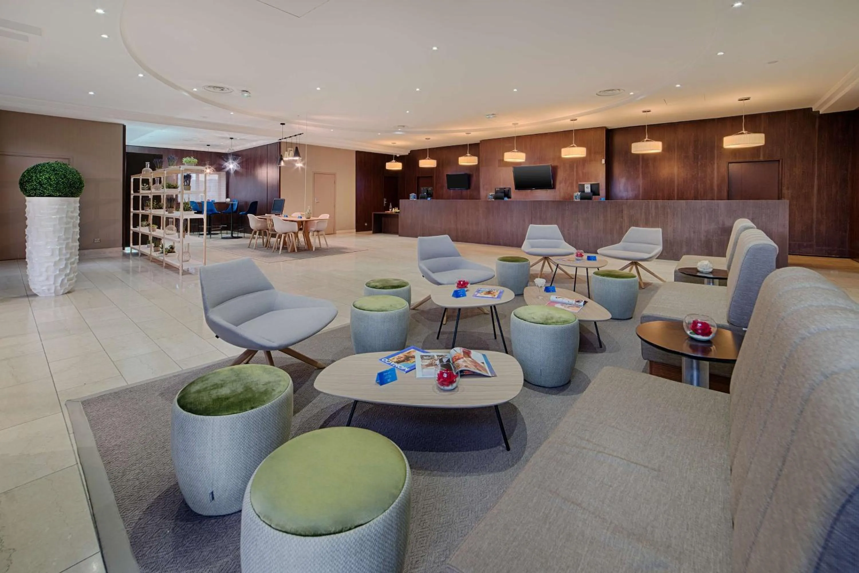 Lobby or reception in NH Nice