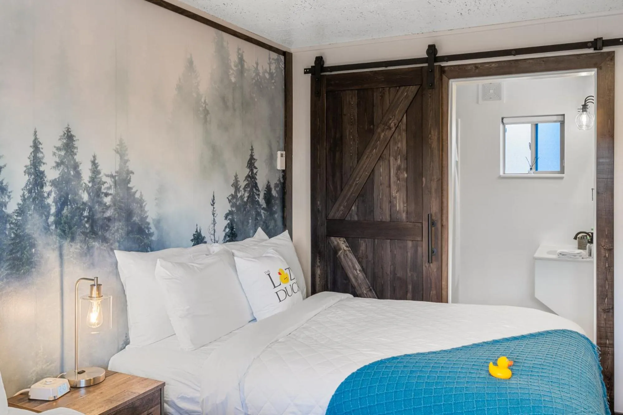 Bed in Lazy Duck Inn