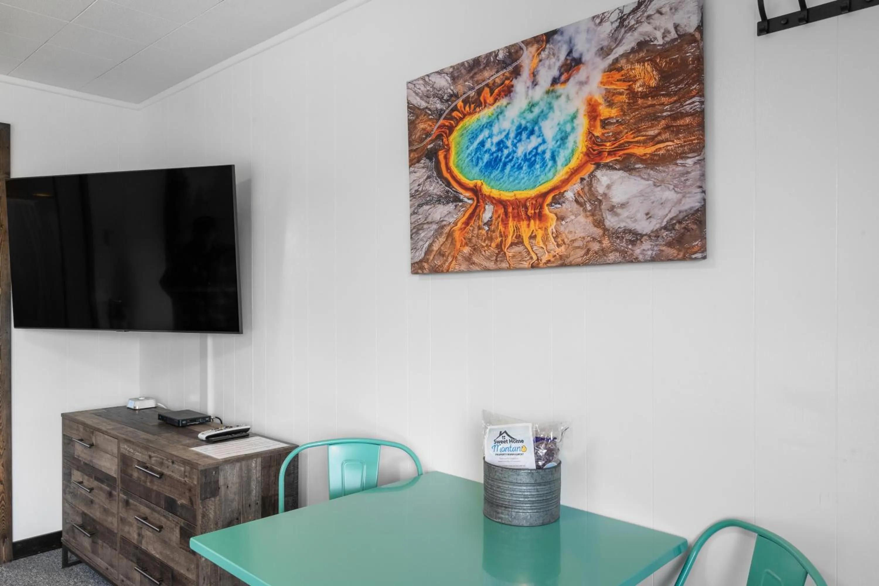 TV and multimedia in Lazy Duck Inn