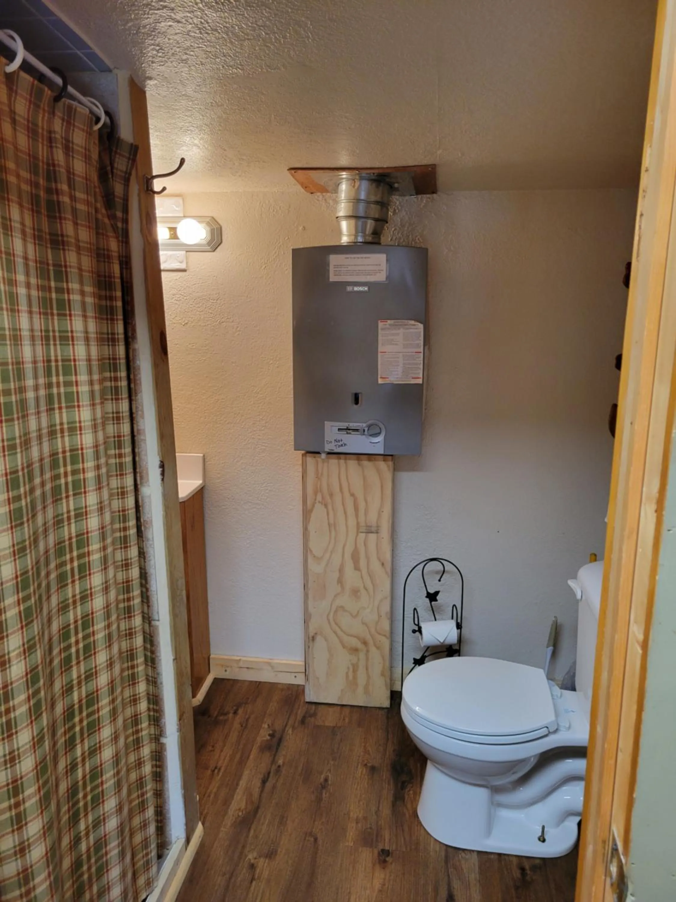 Bathroom in Chinook Cabins & RV Park