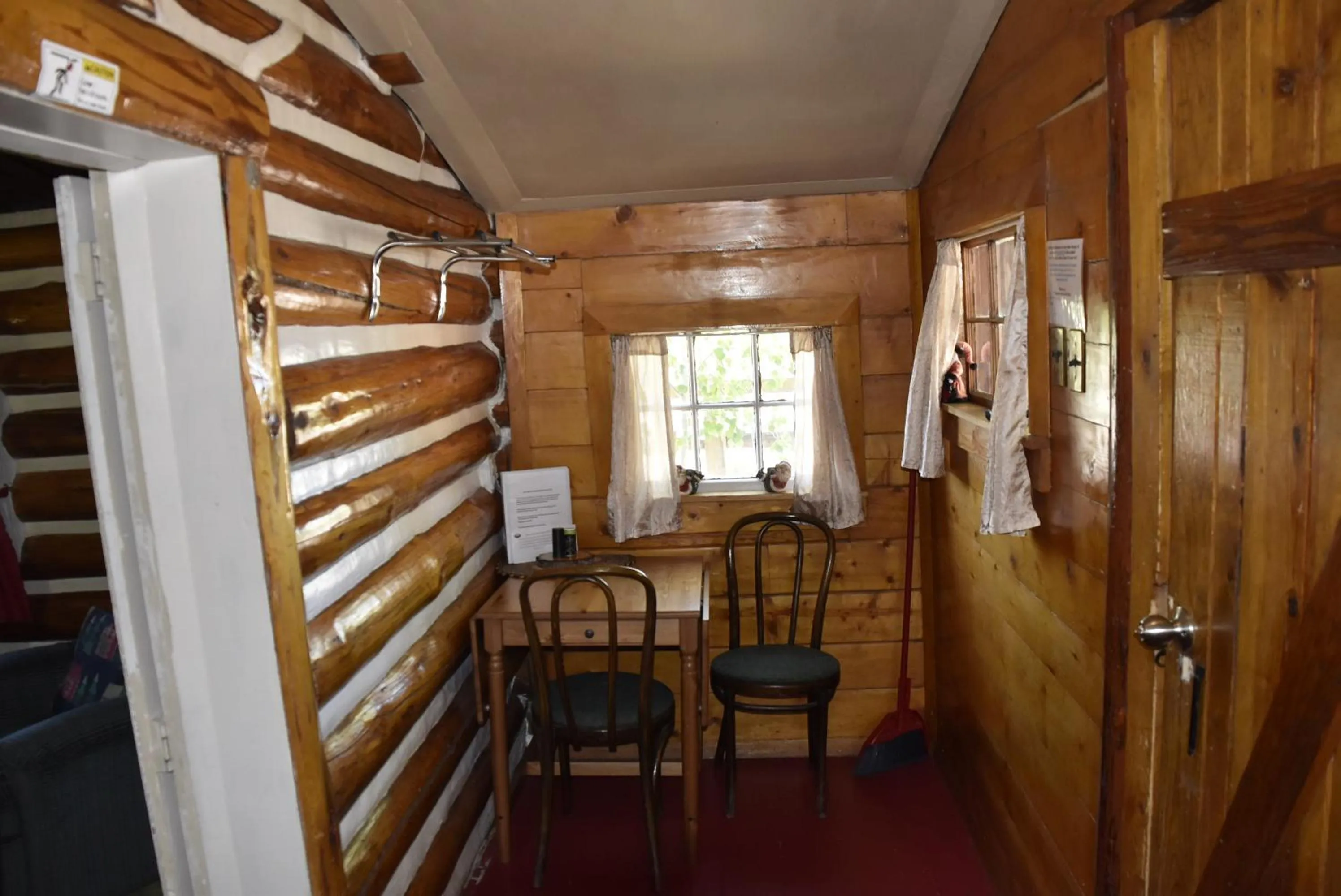 Kitchen or kitchenette in Chinook Cabins & RV Park