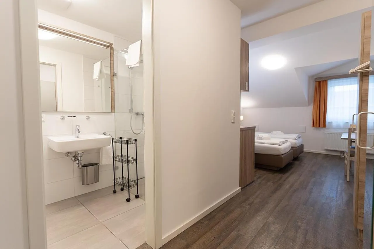 Bed in Aparthotel Oberfeld West München, Selbstversorgerhotel