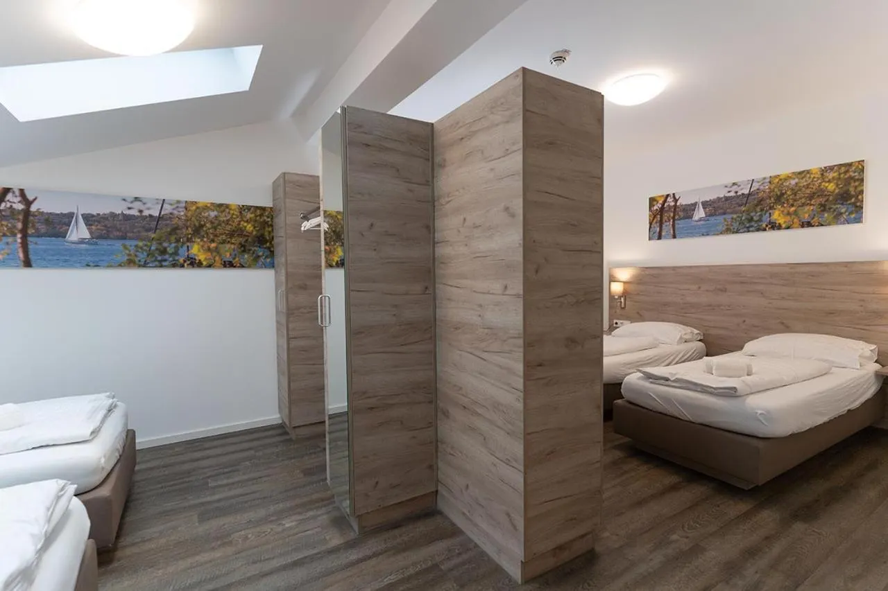 Bed in Aparthotel Oberfeld West München, Selbstversorgerhotel