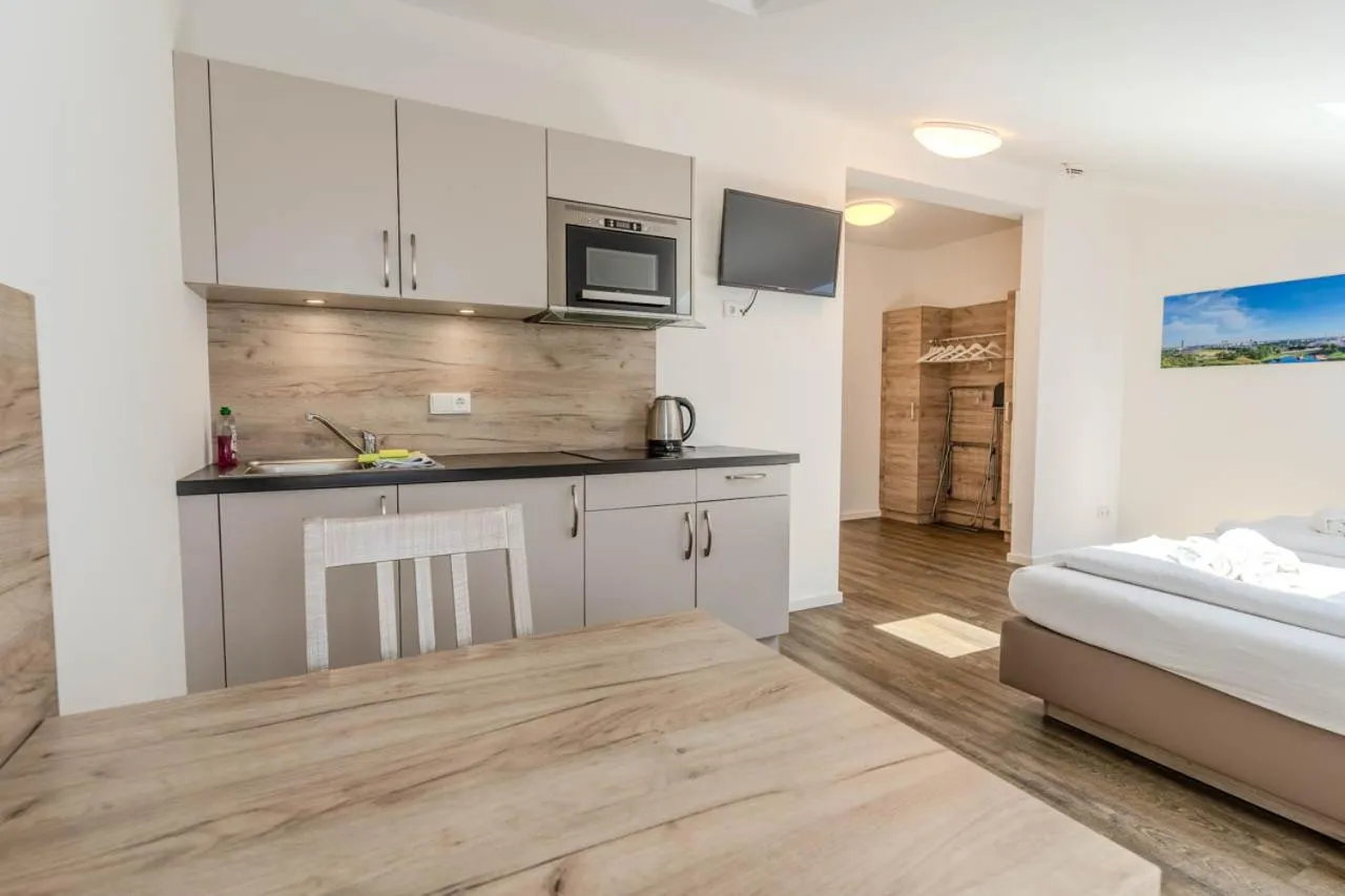 Bed in Aparthotel Oberfeld West München, Selbstversorgerhotel