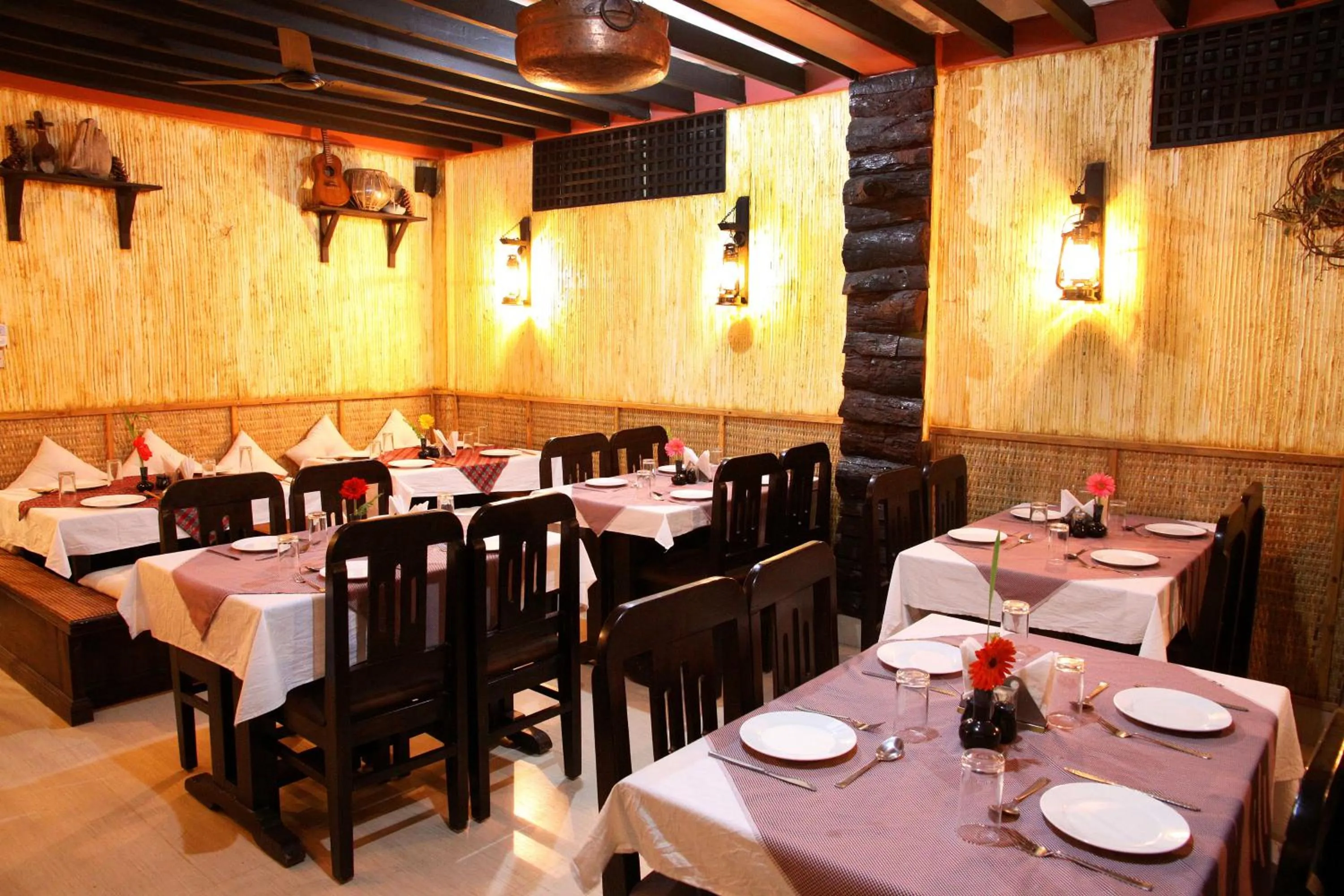 Restaurant/places to eat in Dream Nepal Hotel and Apartment