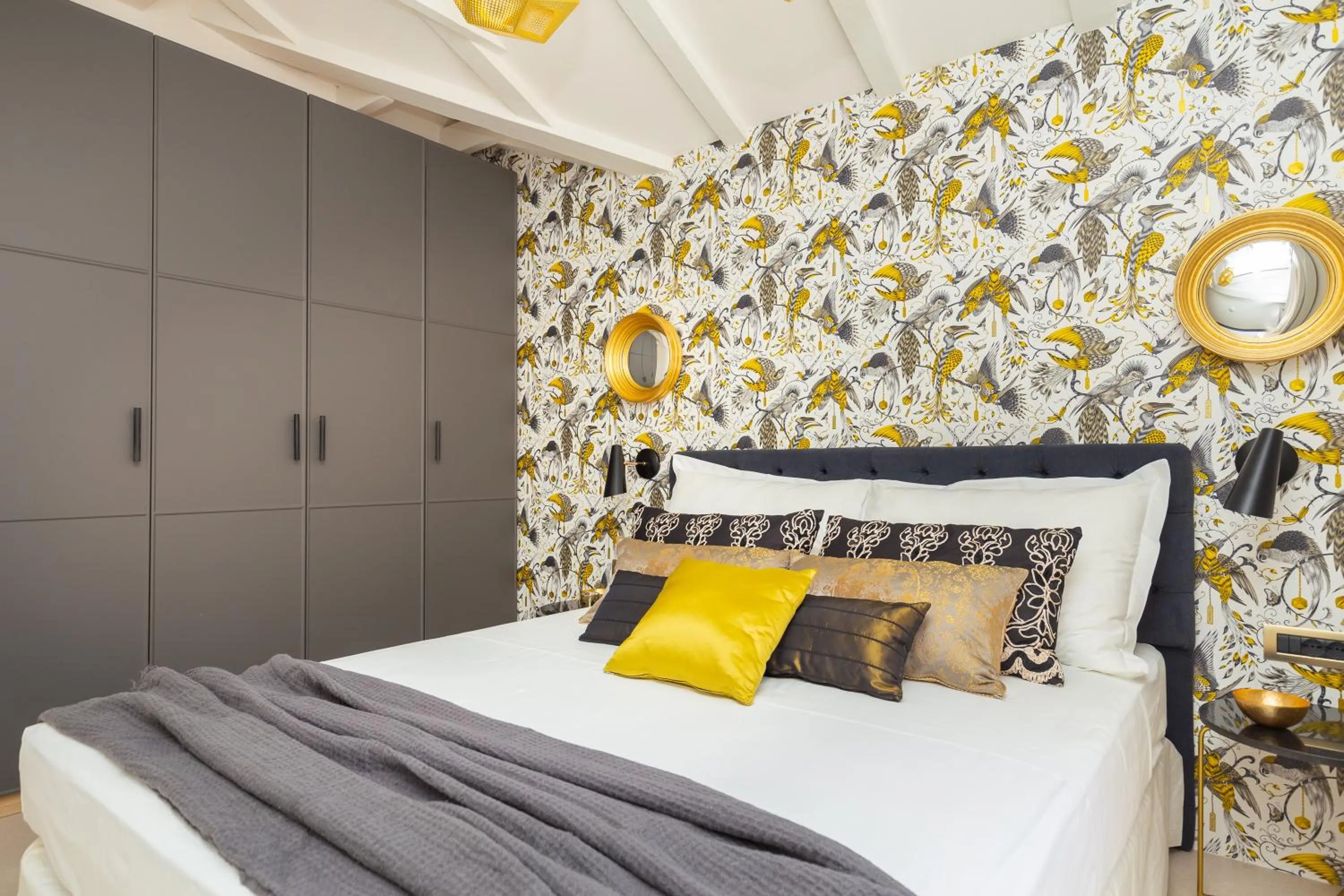 Bed in Old Town House with Floor Heating & Lush Private Garden