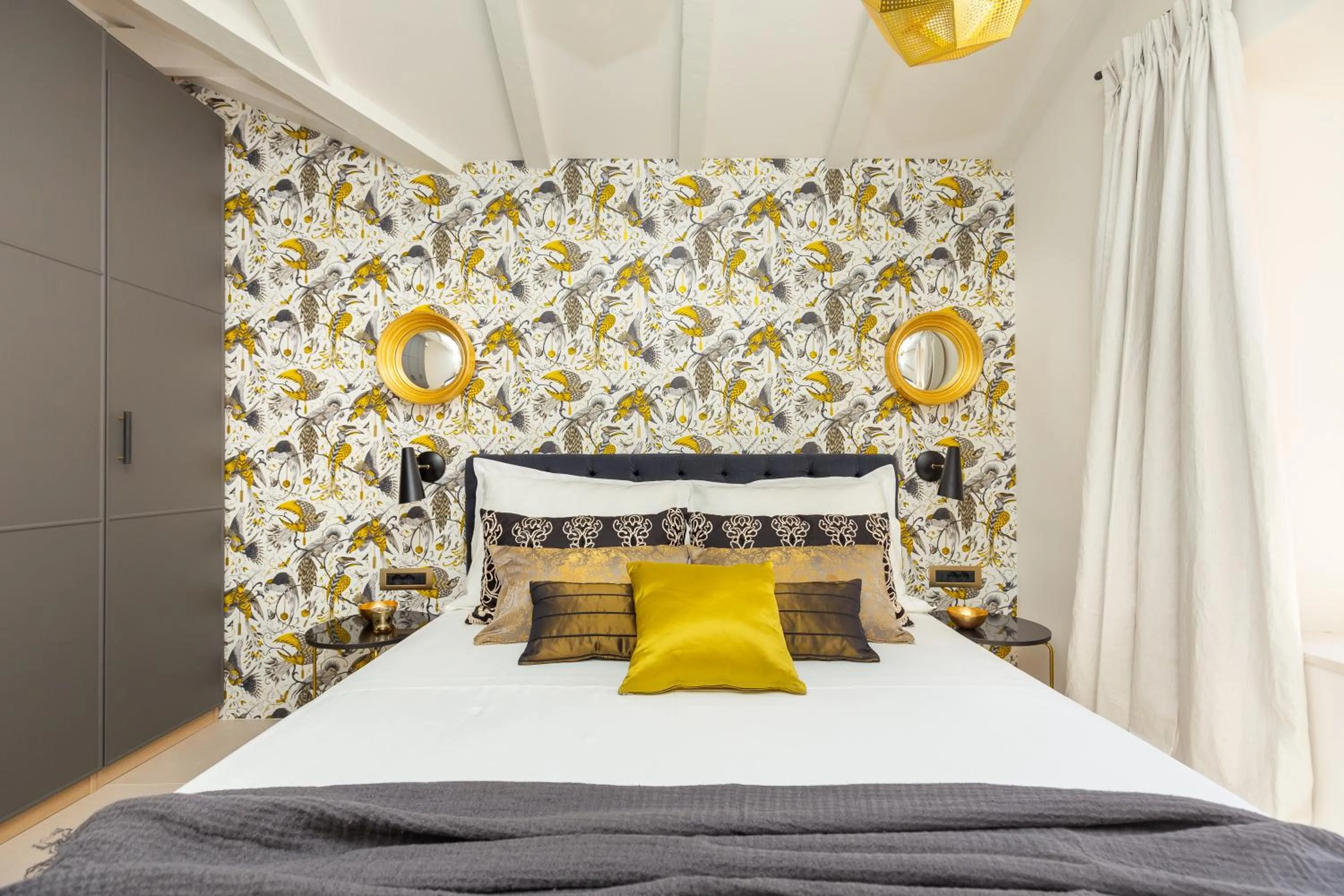 Bed in Old Town House with Floor Heating & Lush Private Garden