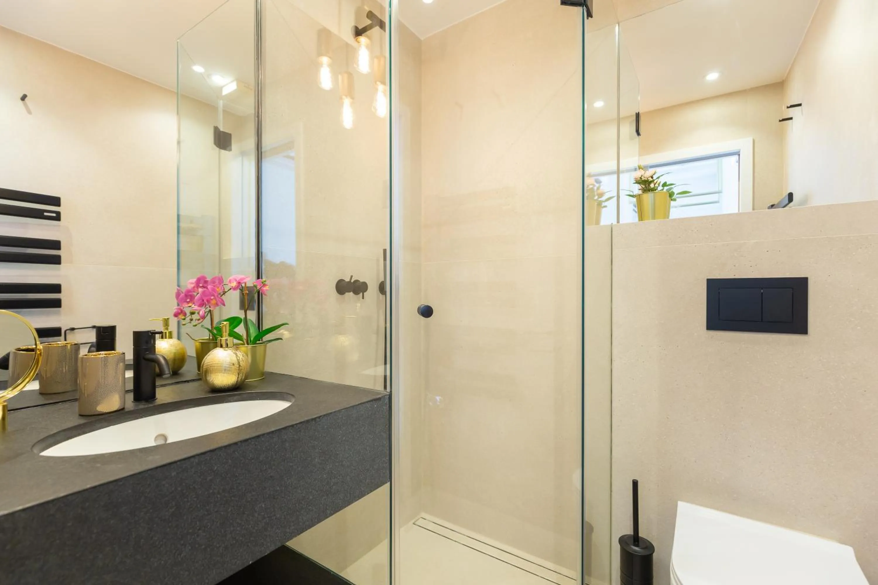 Shower in Old Town House with Floor Heating & Lush Private Garden